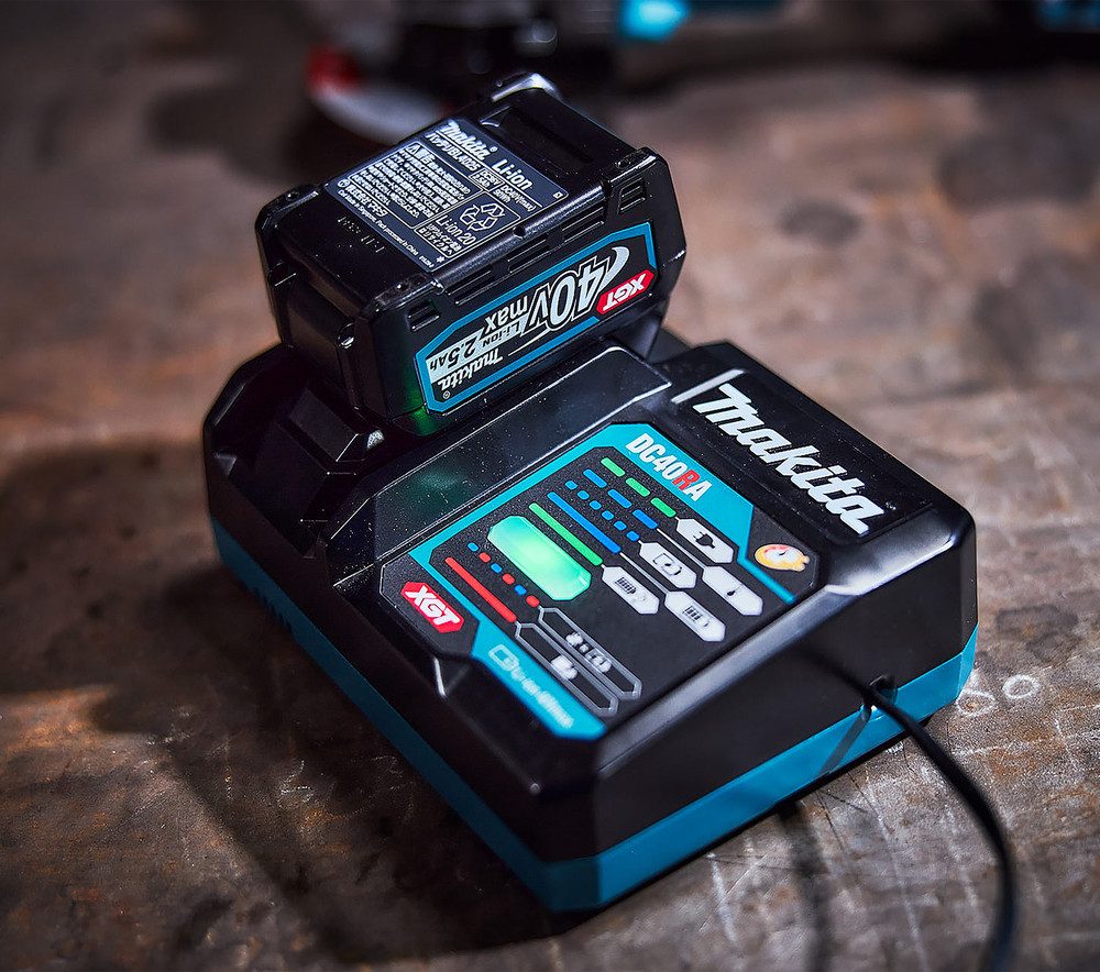 Makita DC40RA Schnelllade-Gerät (für 40V max. XGT-Akkus)