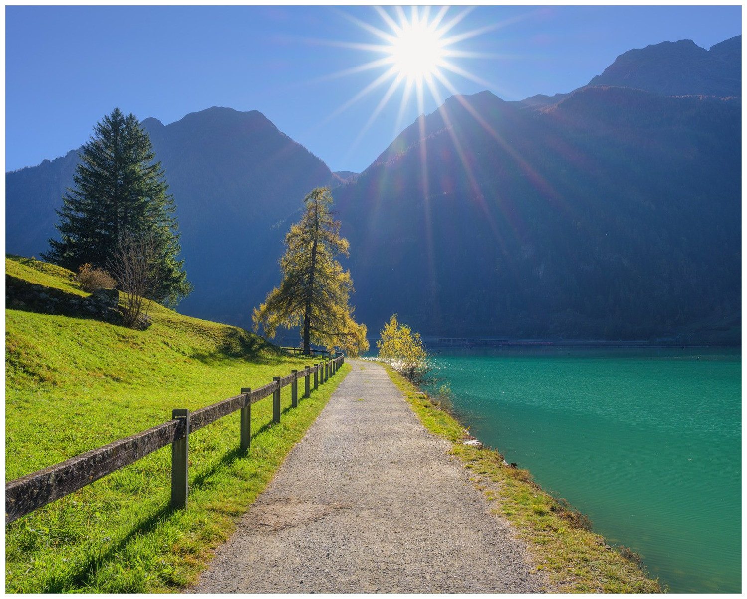 Wallario Poster, Uferweg am Bergsee, in verschiedenen Ausführungen
