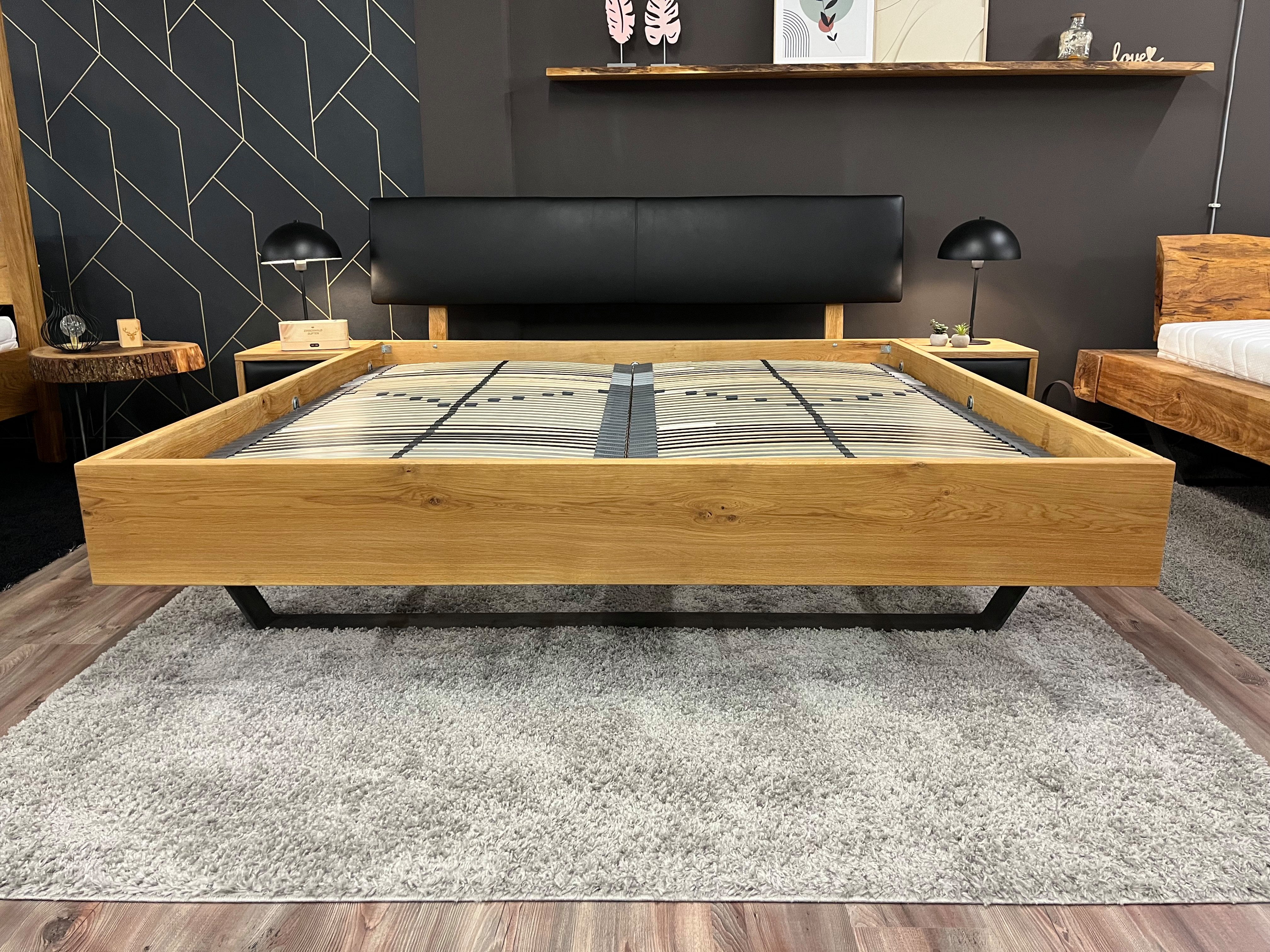 Möbel Specht Massivholzbett Justus Steel Eiche (Familienbett, bis zu einer Liegefläche von 400x220cm), Kufen aus Rohstahl, Polsterkopfteil