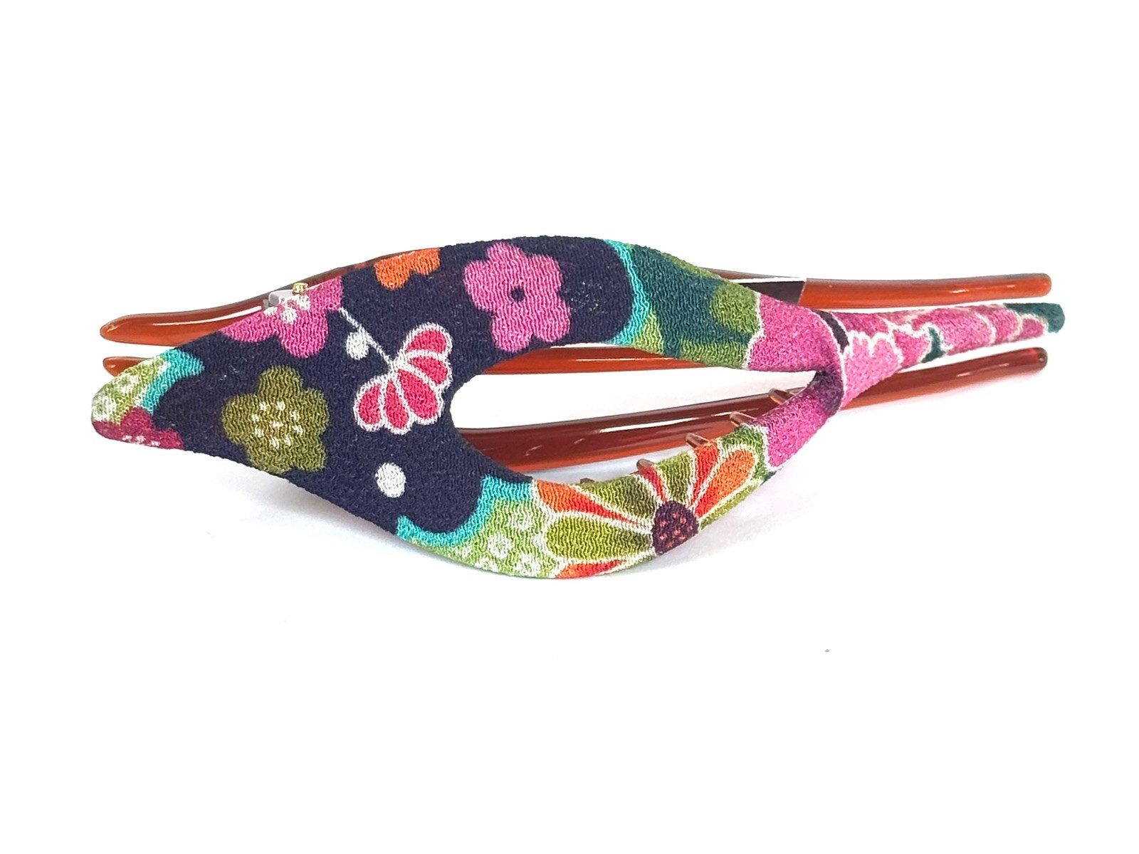 LK Trend & Style Haarclip Finch ist ein schlanker Clip mit Blumenmuster, durch die schlanke Длина greift die Spange viel Haar, Kimono Clip steht für Qualität, jeder Clip kann je nach Schnitt des Stoffes variieren, Unikat
