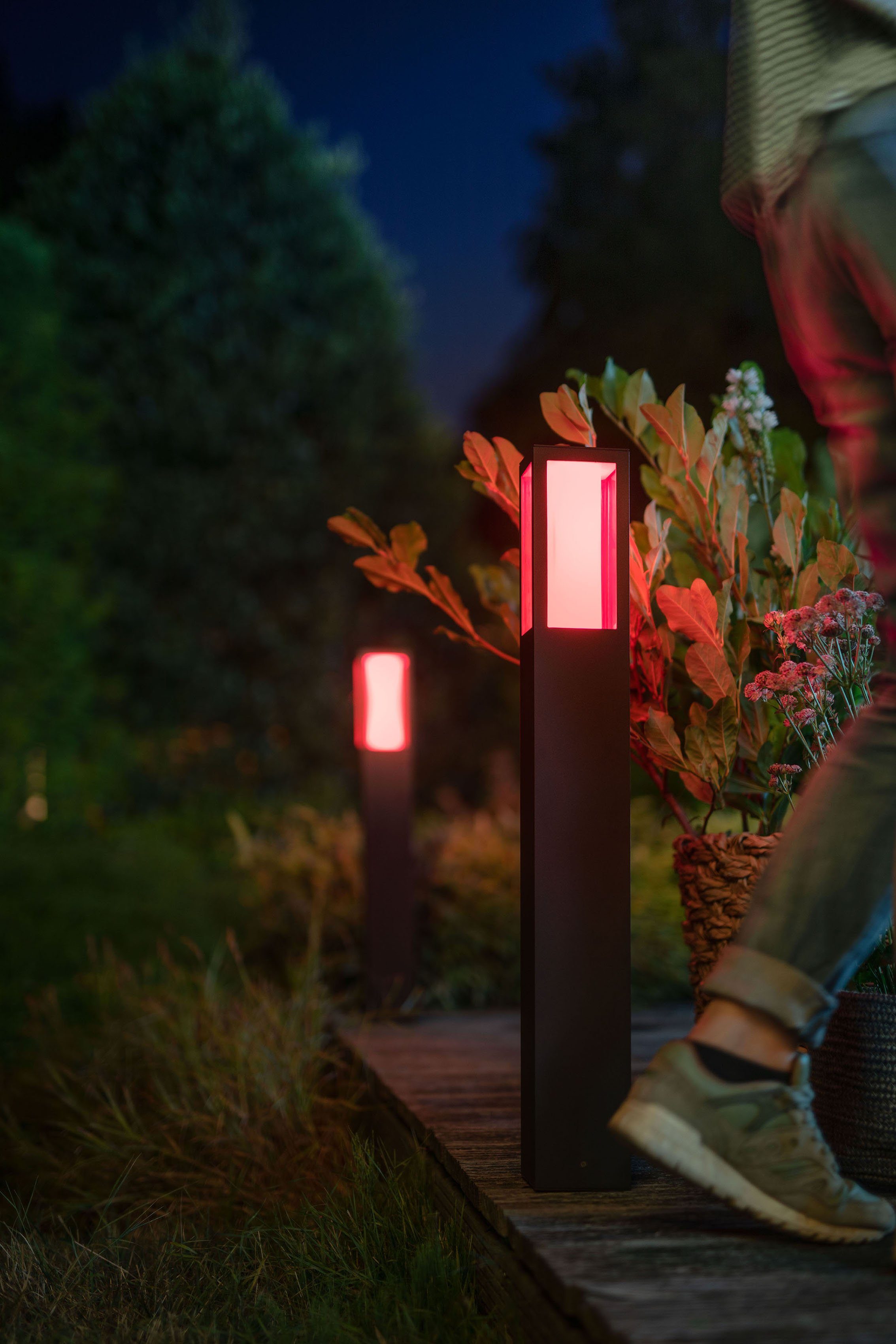 Philips Hue mehrere Neutralweiß, Helligkeitsstufen, einstellbar, Leuchtdauer Warmweiß Extra-Warmweiß, Smart fest Impress, LED LED integriert, Kaltweiß, Außen-Stehlampe Home, Dimmfunktion, Tageslichtweiß