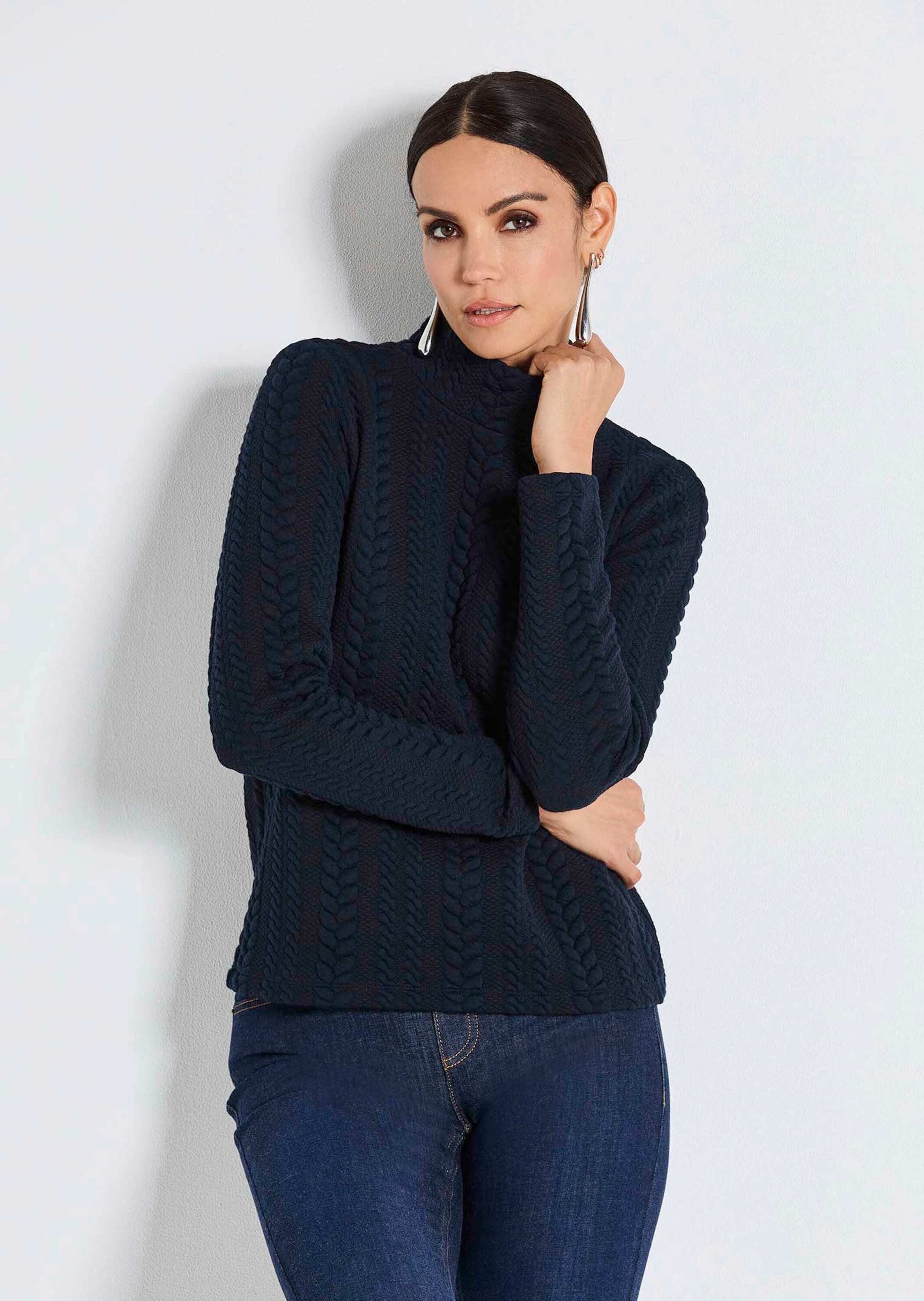MADELEINE Langarmshirt Sweatshirt mit Stehkragen Kastige Silhouette mit Reißverschluss und Zopfstruktur