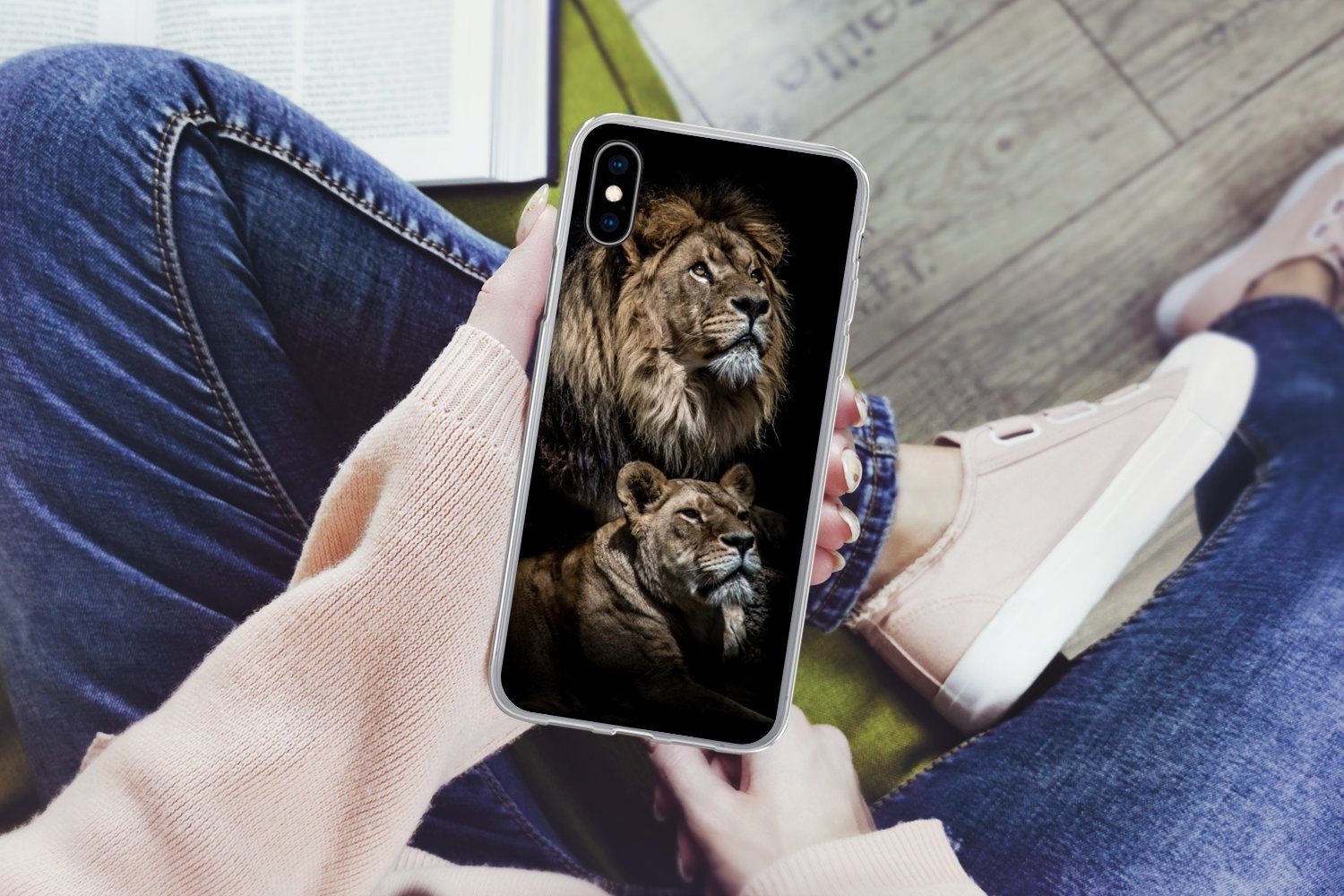 MuchoWow Handyhülle für Apple iPhone X Löwe - Löwin - Porträt, Smartphone-Bumper, Print, Handy Schutzhülle Dünn