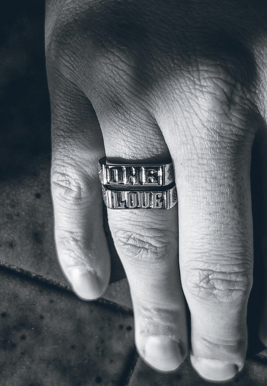 Akitsune Siegelring Stackable Statement Ring - Wild EU 57 - UK P - US 8