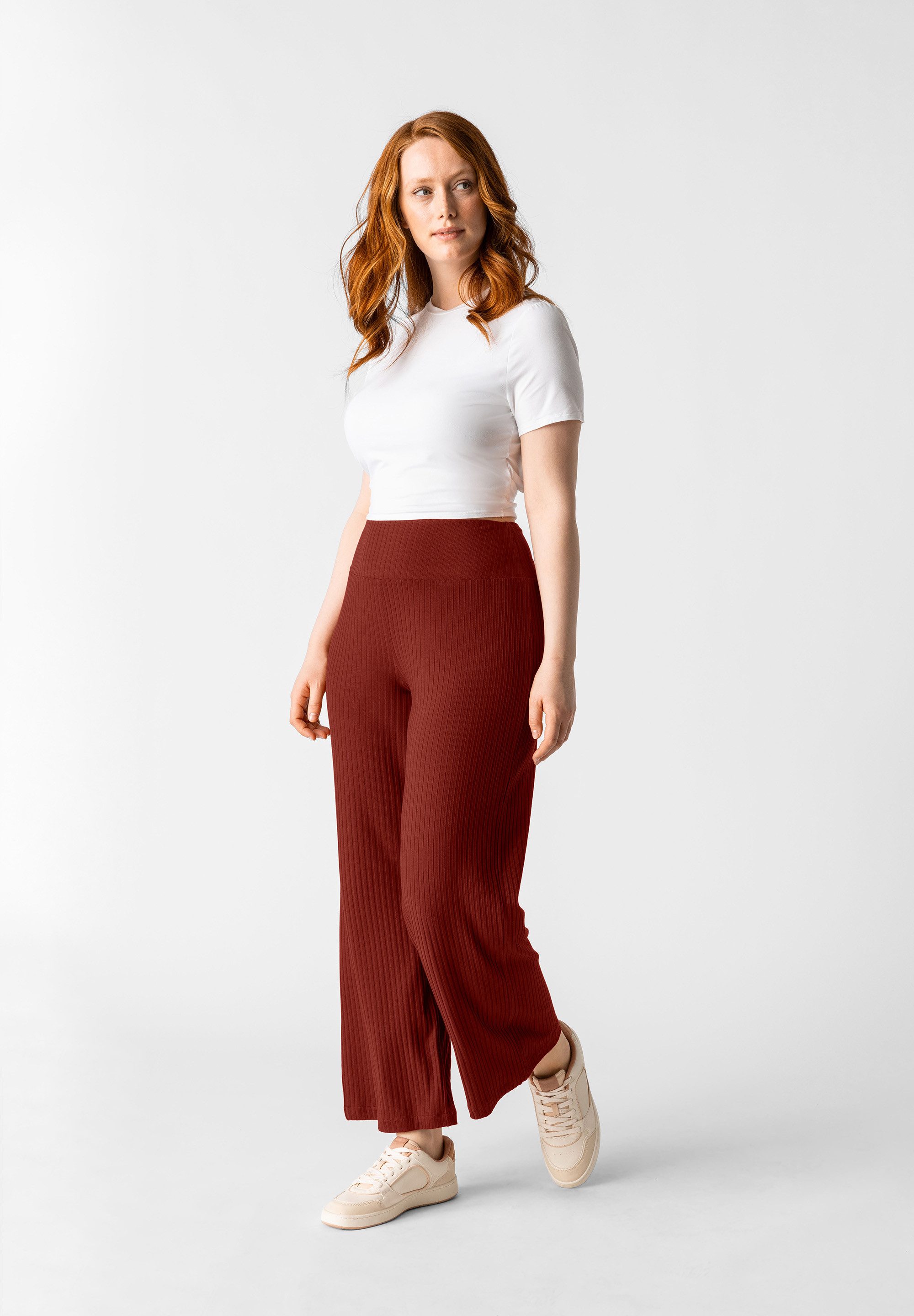 Les Lunes Jogginghose Romy klassischer Look, gerades Bein, weiches Material, hoher Stretch Bund