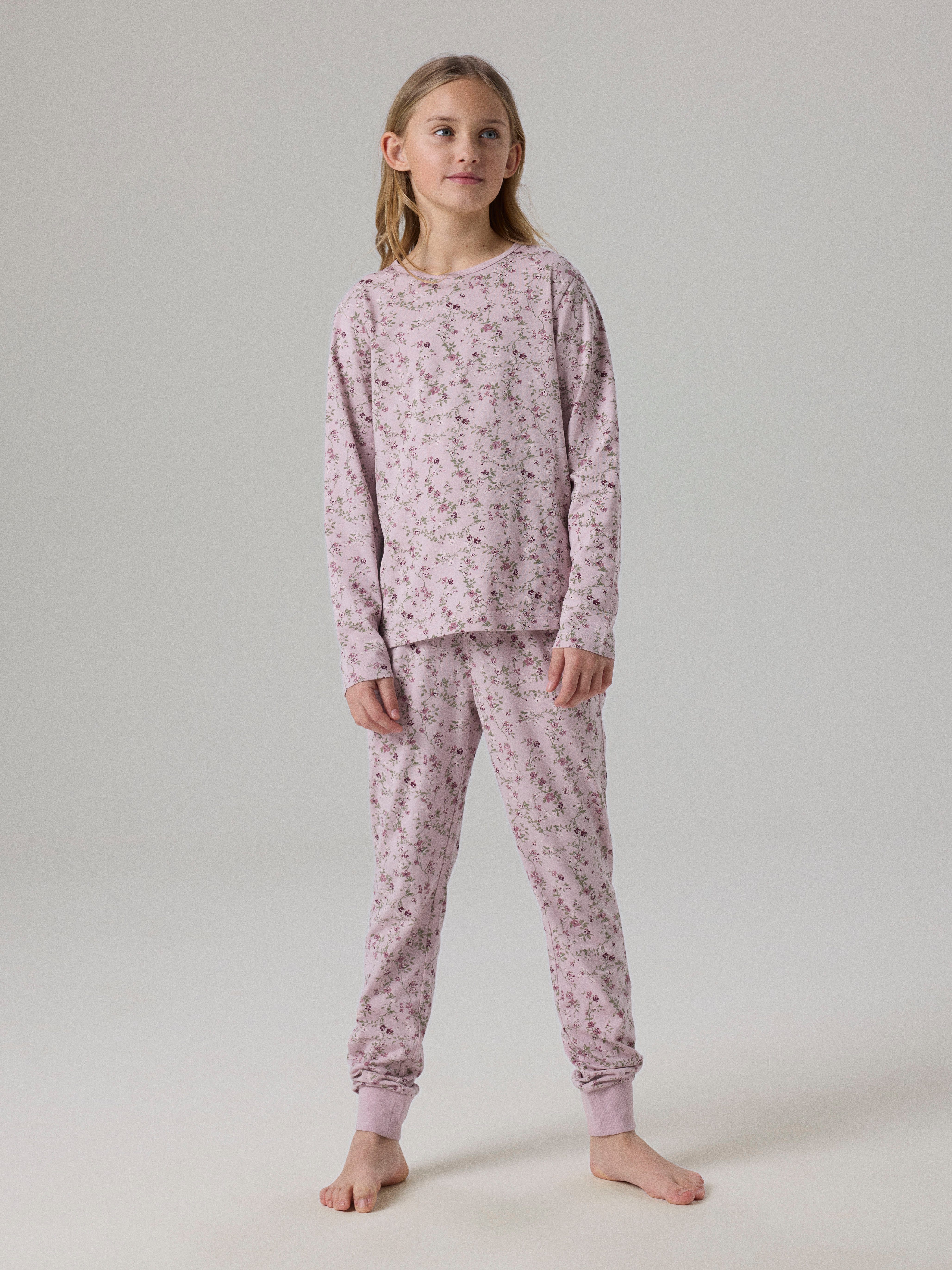 Name It Schlafanzug NKFNIGHTSET VIOLETFLOWER NOOS Baumwollmischung, Allover-Druck