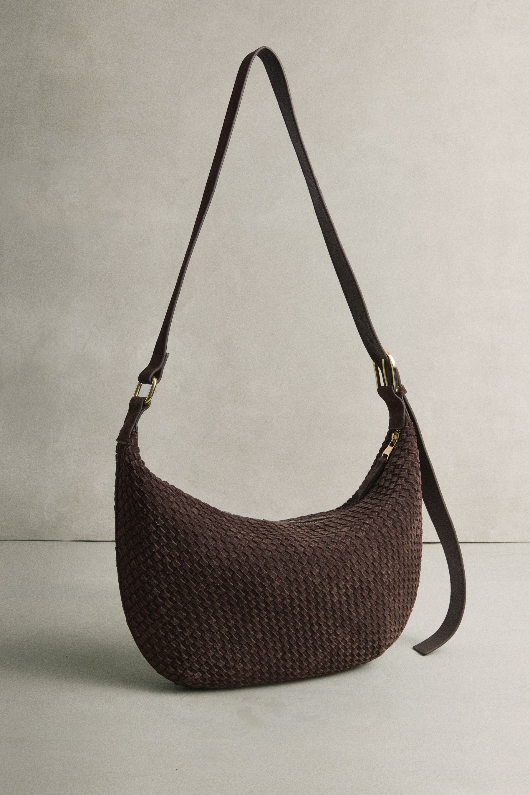 Next Umhängetasche Geflochtene Schultertasche aus Veloursleder (1-tlg) günstig online kaufen