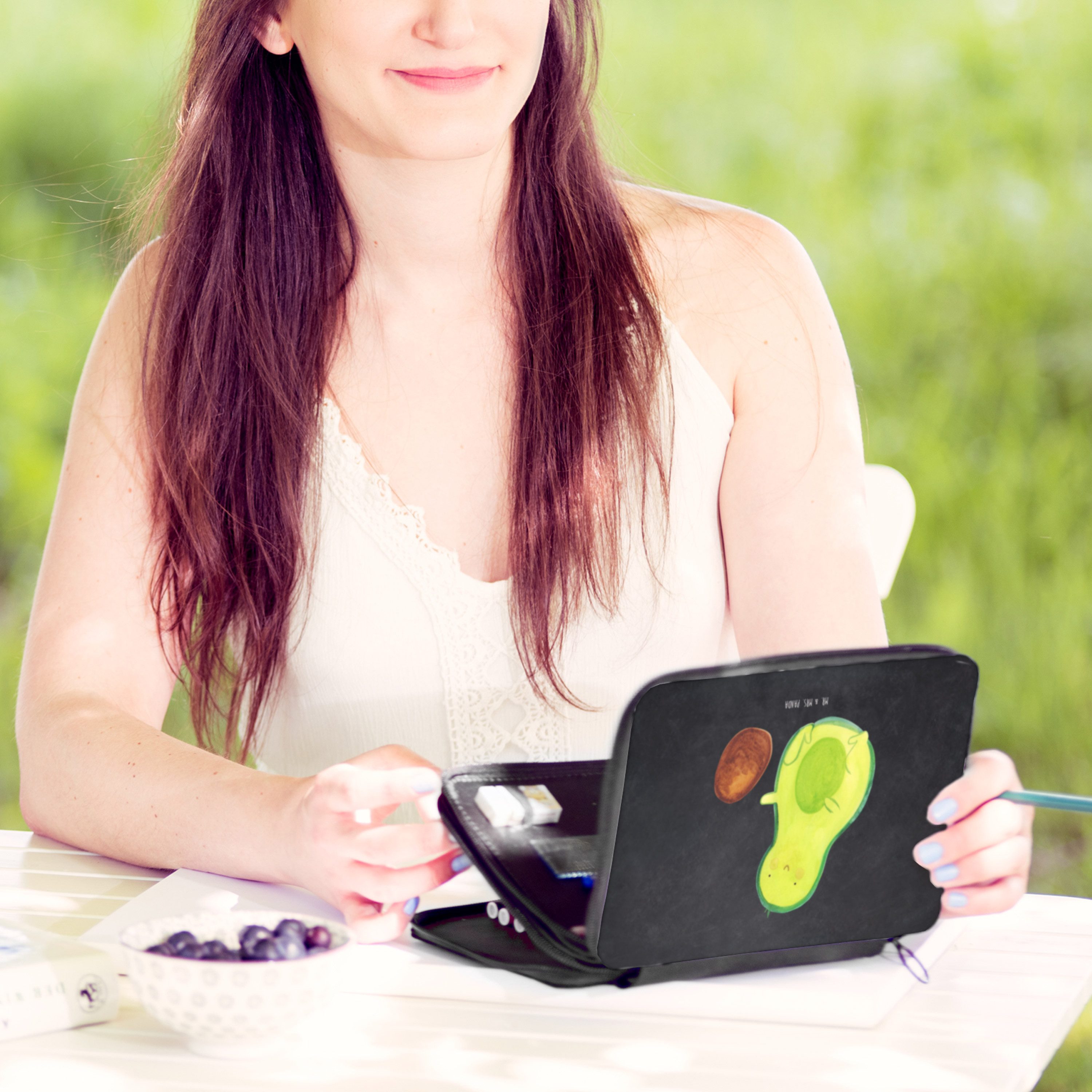 Mr. & Mrs. Panda Federmäppchen Avocado Kern rollt, Mäppchen, Kreidetafel, Schulmäppchen, Bleistiftet, (Packung, 1-tlg)