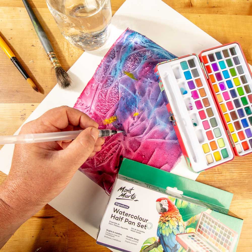 Mont Marte Aquarellfarbe Set 72 Farben – 50 + 22 Metallic, tragbares Set mit Wassertankpinsel, Kompakt, vielseitig & ideal für Reisen, Hobby & Kunstprojekte