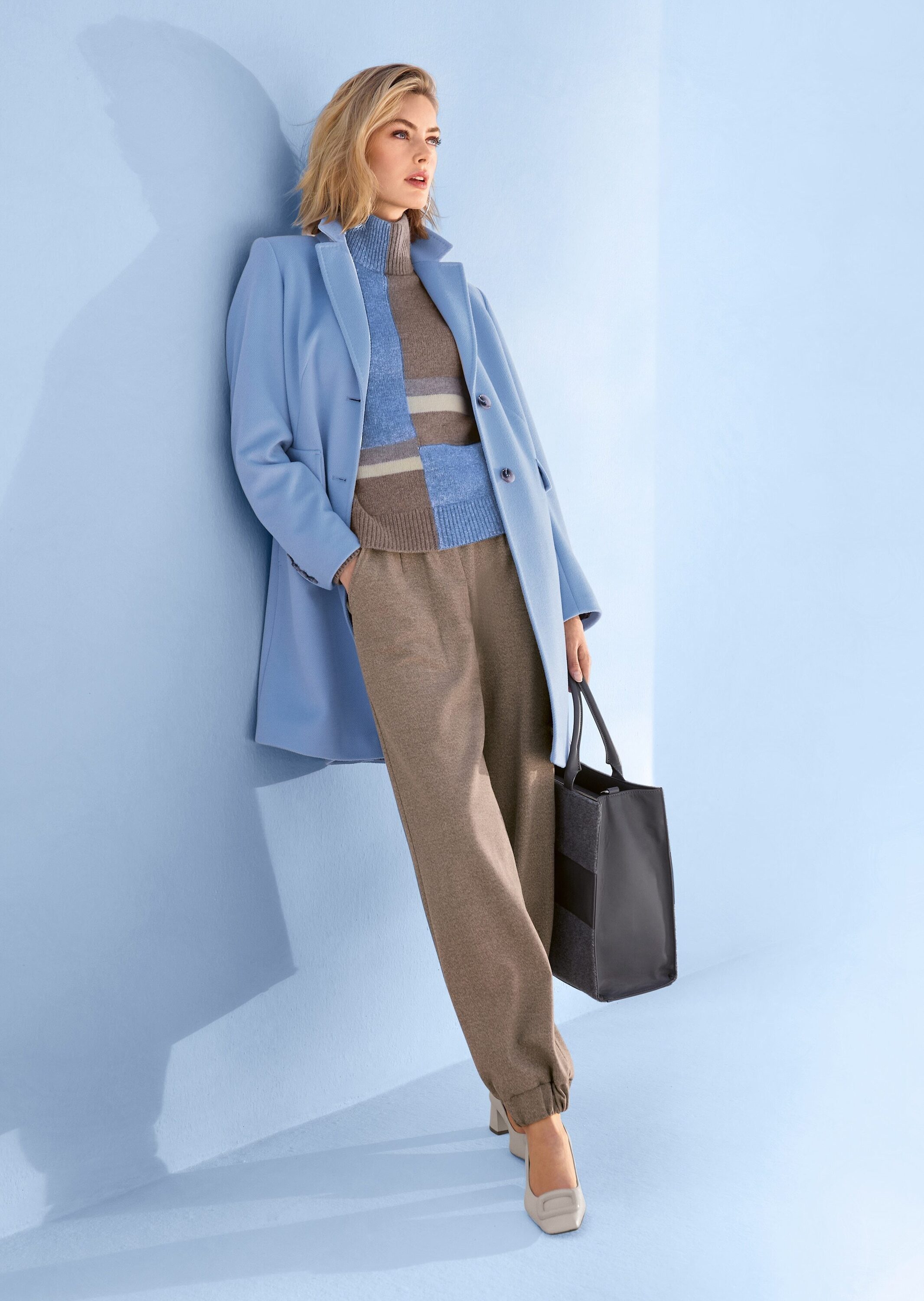MADELEINE Kurzmantel Trenchcoat mit Reverskragen Mantel in klassischem Schnitt, Reverskragen, Pattentaschen