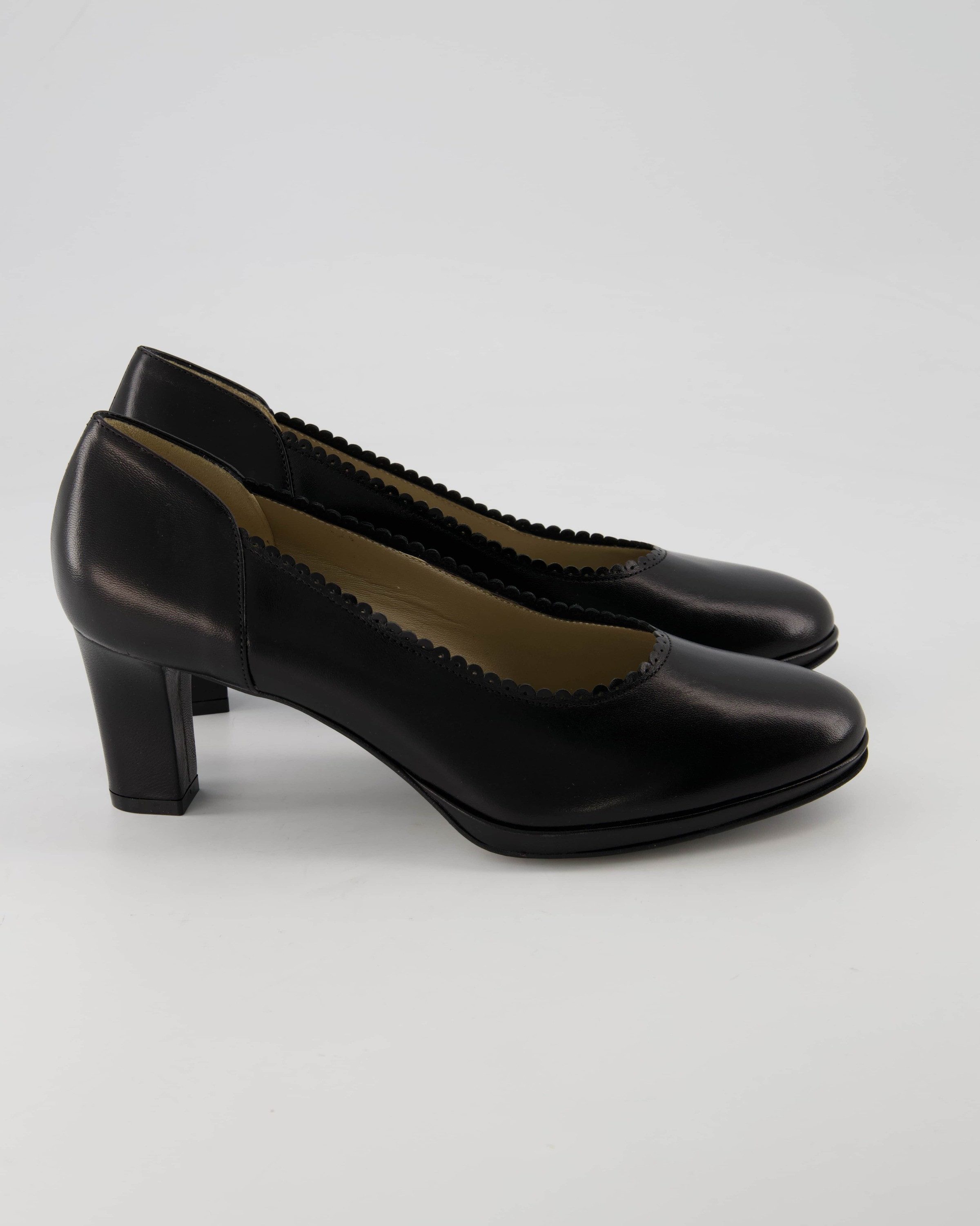 dirndl + bua 1938-01 Pumps Obermaterial: Leder