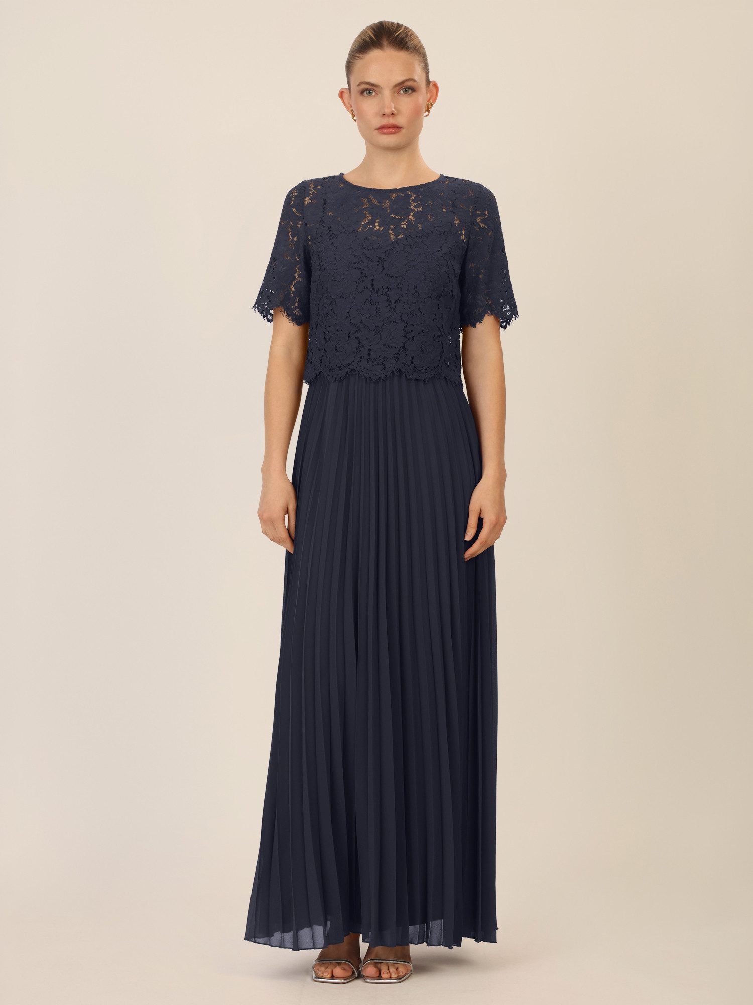 Apart Abendkleid mit Spitzenoberteil und Plisseerock günstig online kaufen