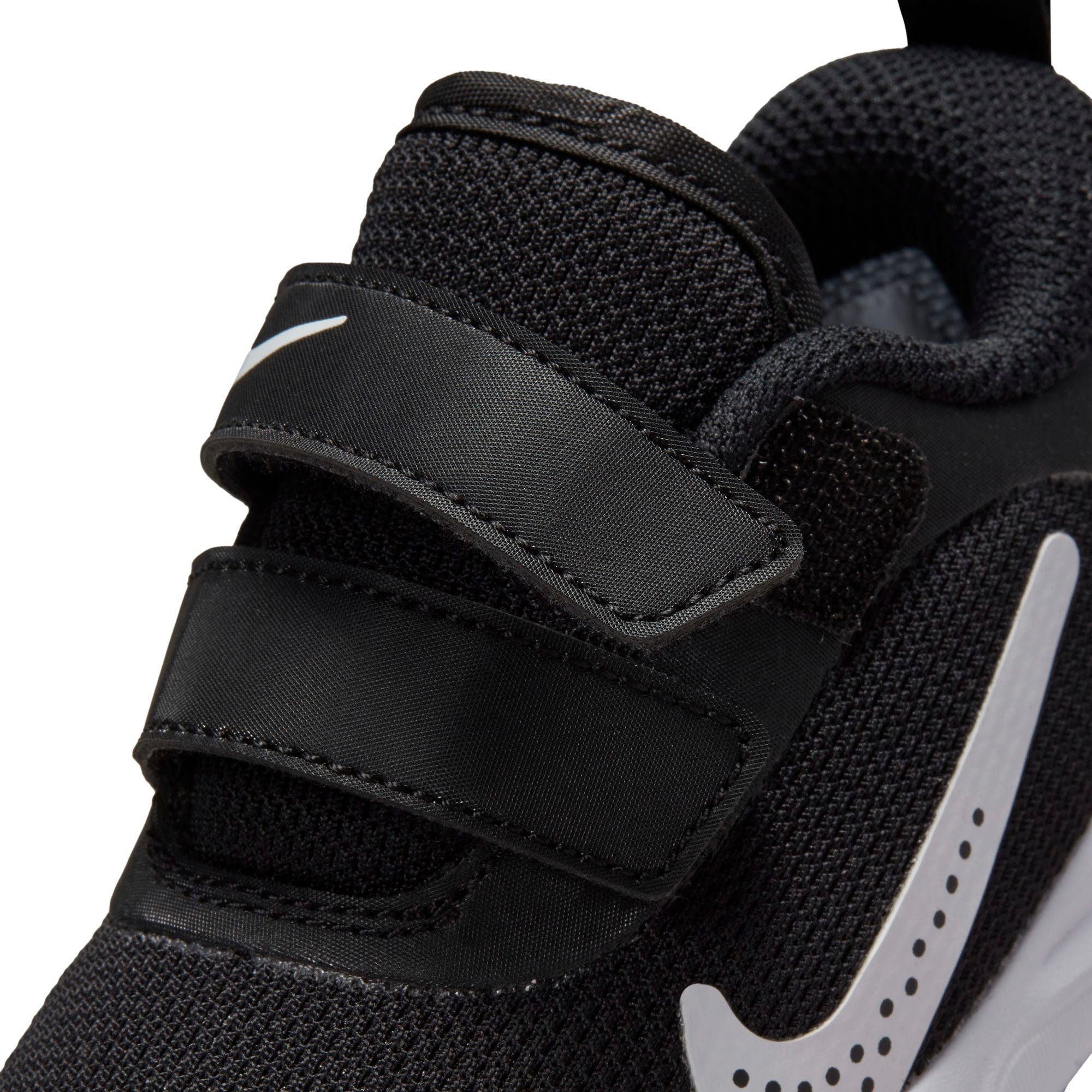 black-white Omni Nike Hallenschuh Multi-Court (TD)