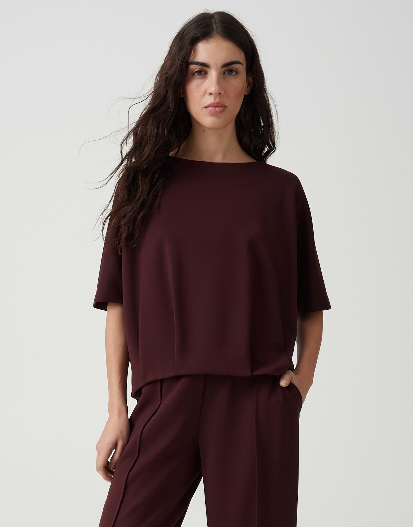 OPUS Sweatshirt mit mattem Glanz Fixierte Falten betonen den modernen Saum