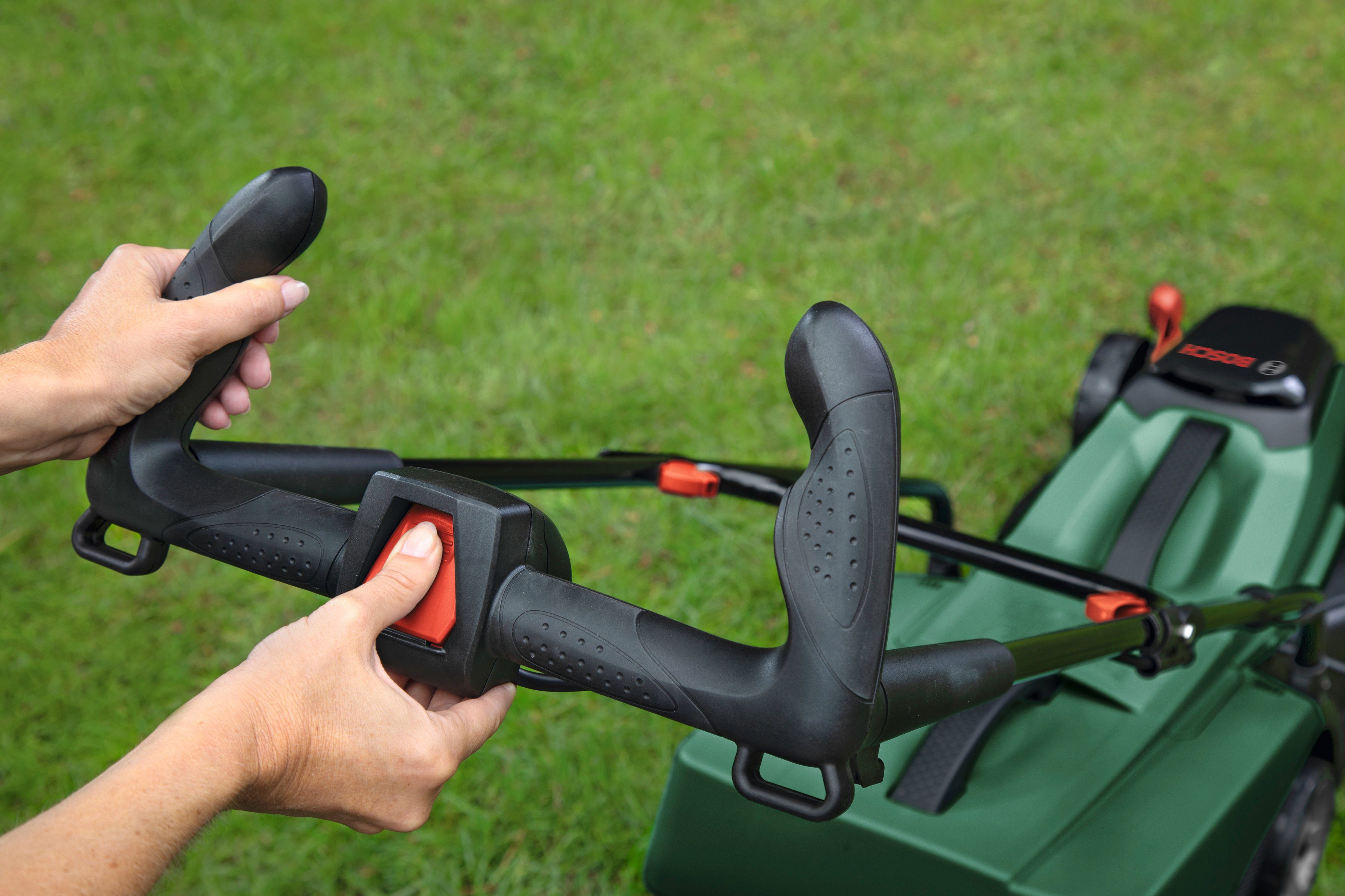 Bosch Home & Garden Akkurasenmäher CityMower 18V 32, 32 cm Schnittbreite, mit Akku 18V/4,0 Ah und Ladegerät