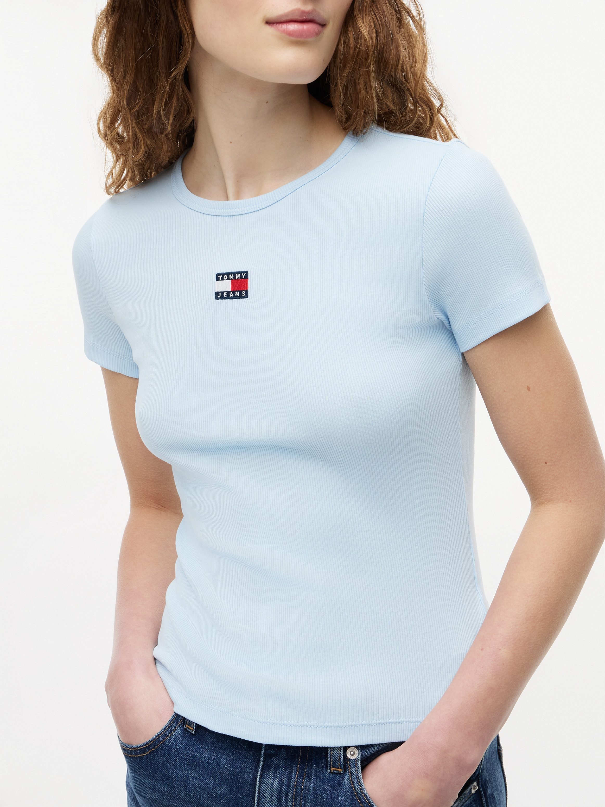 Tommy Jeans Kurzarmshirt TJW SLIM BADGE RIB TEE mit gerippter Struktur