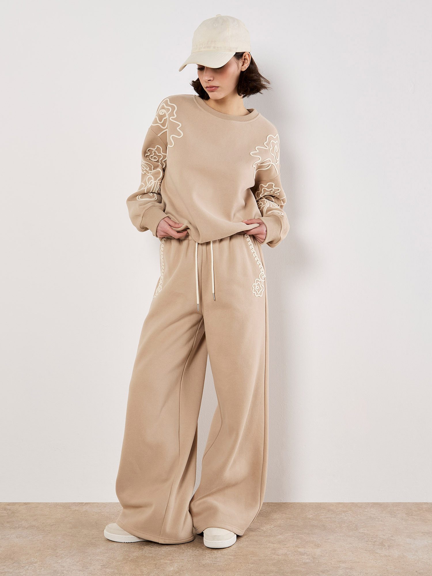 Apricot Sweatshirt Sweatshirt mit Blumenstickerei