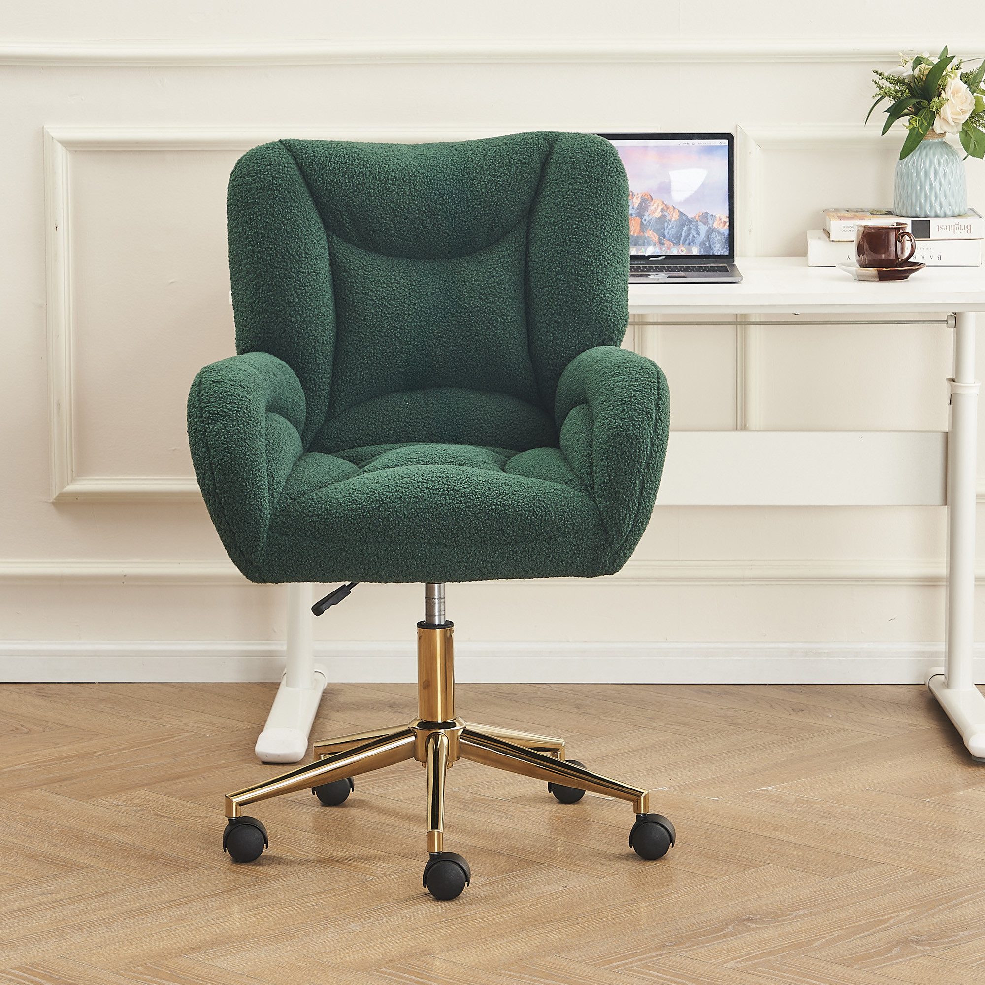DEKKETO Polsterstuhl Bürostuhl, Schreibtischstuhl, Schminkstuhl & Drehstuhl aus Teddy Stoff (1 St), mit leisen Rollen, höhenverstellbar, ergonomische Lehne