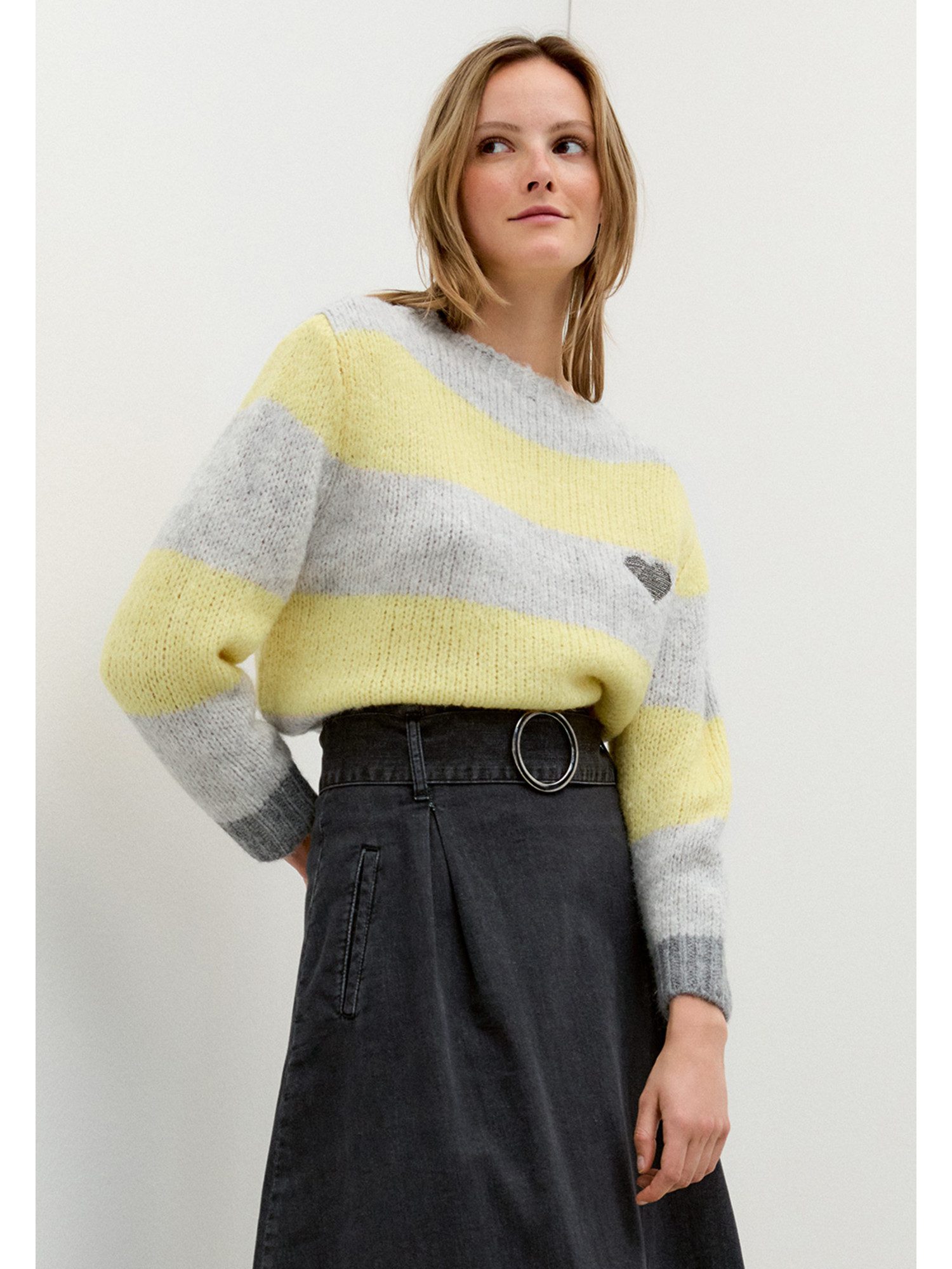 MORE&MORE Rundhalspullover kuscheliger Streifenpullover, Paillettenherz günstig online kaufen