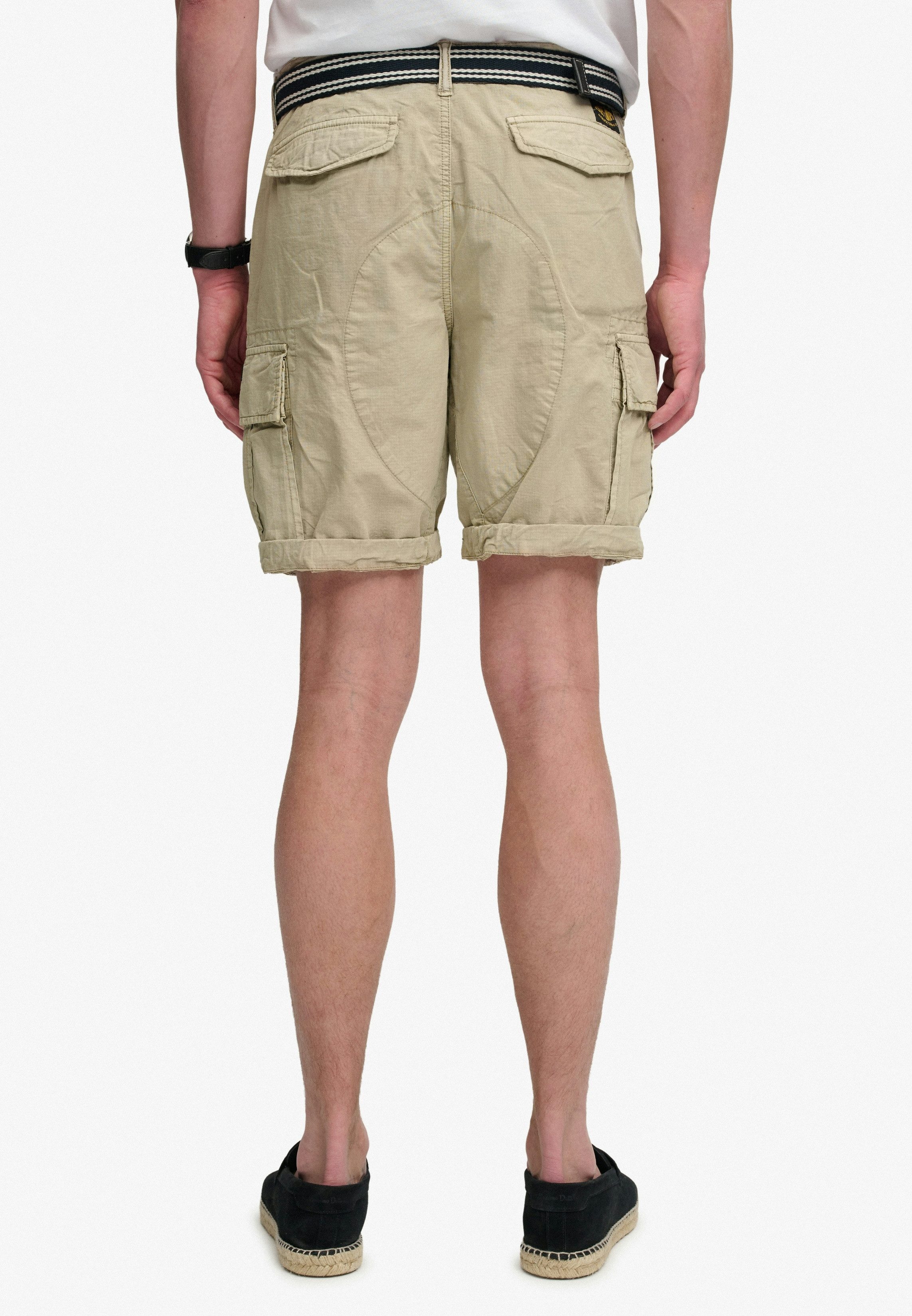 Superdry Cargoshorts RIPSTOP LIGHT CARGO SHORT Relaxed Fit, knielange Schnittform, mit Reißverschluss