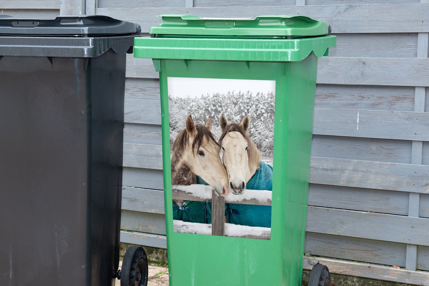 (1 Schnee Wandsticker Mülltonne, Abfalbehälter - Sticker, MuchoWow St), Pferde Container, - Decke Mülleimer-aufkleber,
