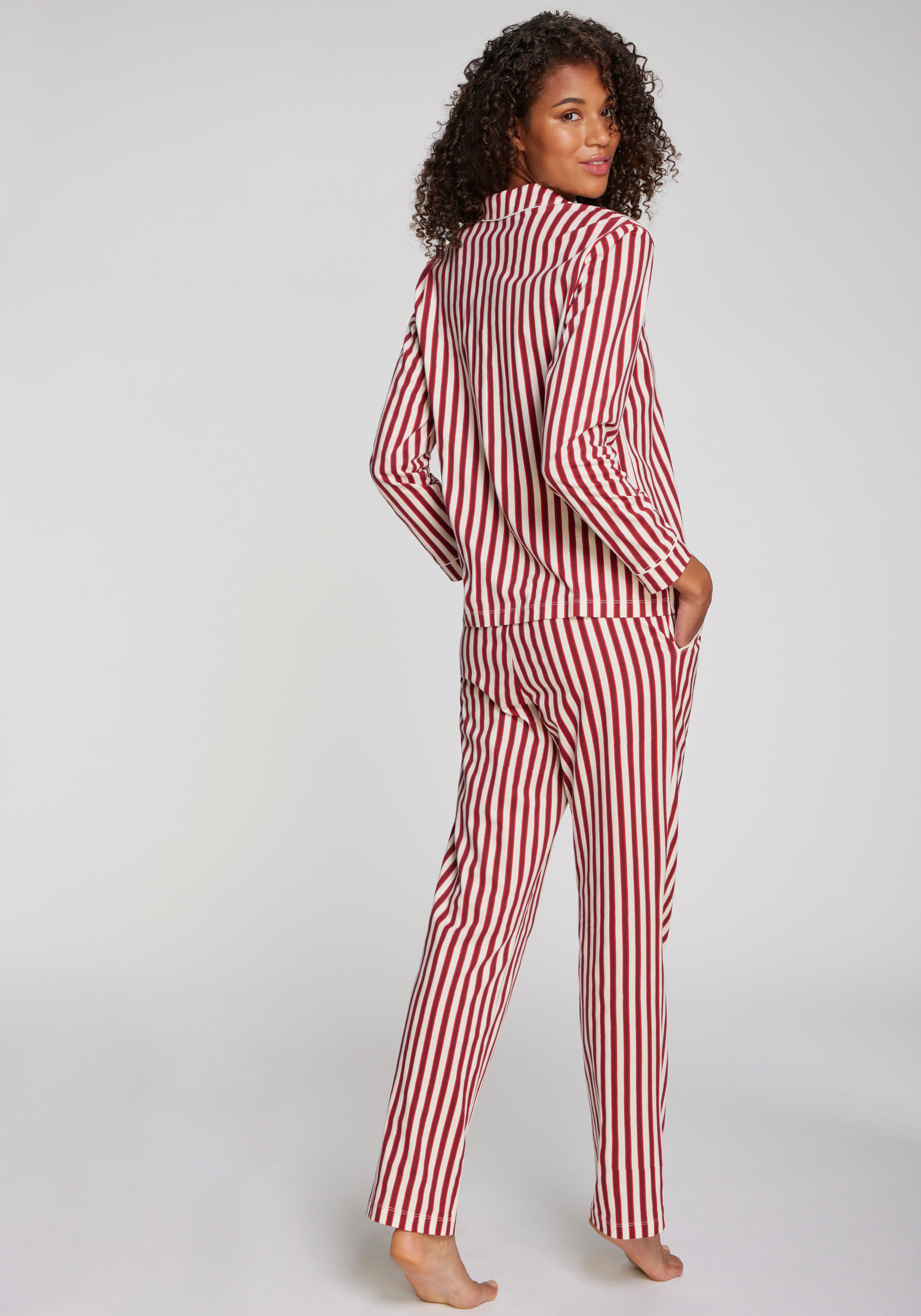 LASCANA Pyjama (Set, 2 tlg) mit weihnachtlichem Muster