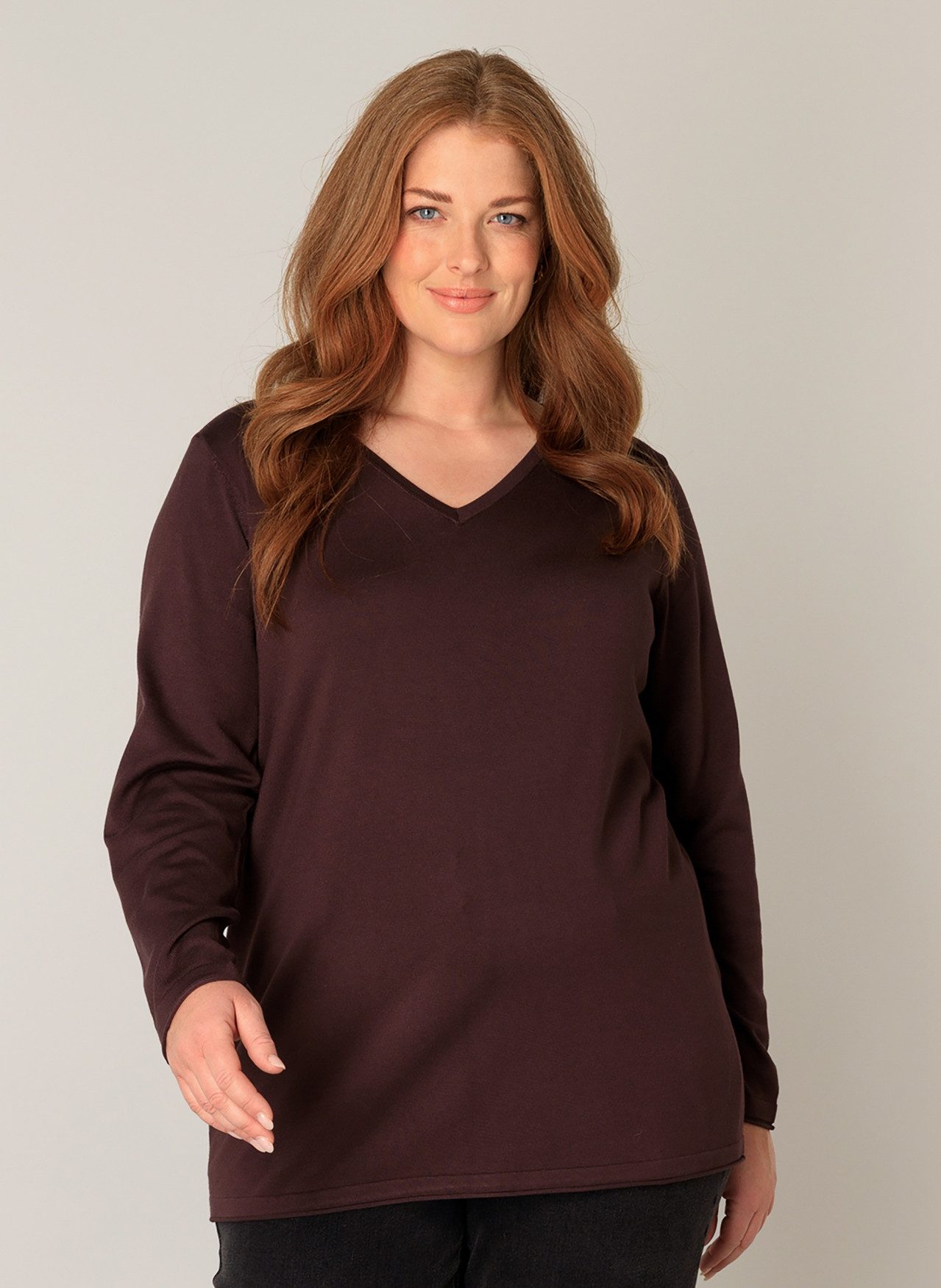 Base Level Curvy Strickpullover Anine mit V-Ausschnitt