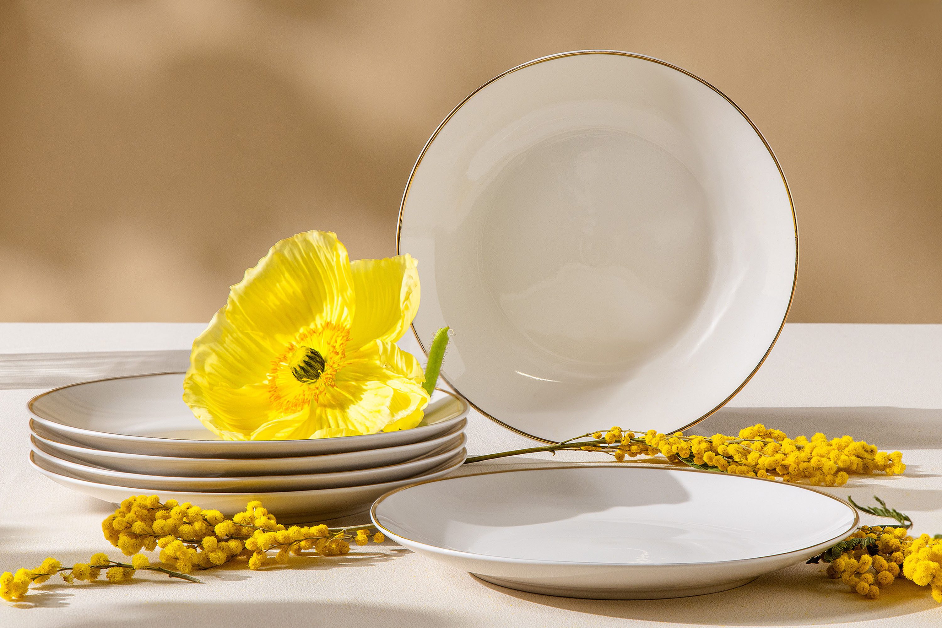 KONSIMO® Tafelservice AD BELLA Teller-Set, 6x Dessertteller, Hartporzellan, ecrufarben (6-tlg), 6 Personen, Porzellan, zeitloses Design, ecru Farbe mit Goldlinie, Handwäsche empfohlen