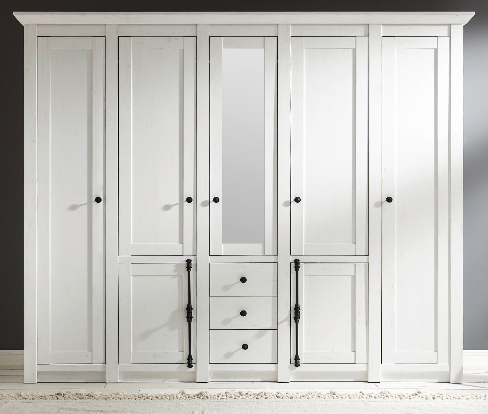 Furn.Design Kleiderschrank Hooge (Schrank Dekor Pinie weiß gekälkt, 5-türig, 236 x 206 cm) Landhausstil