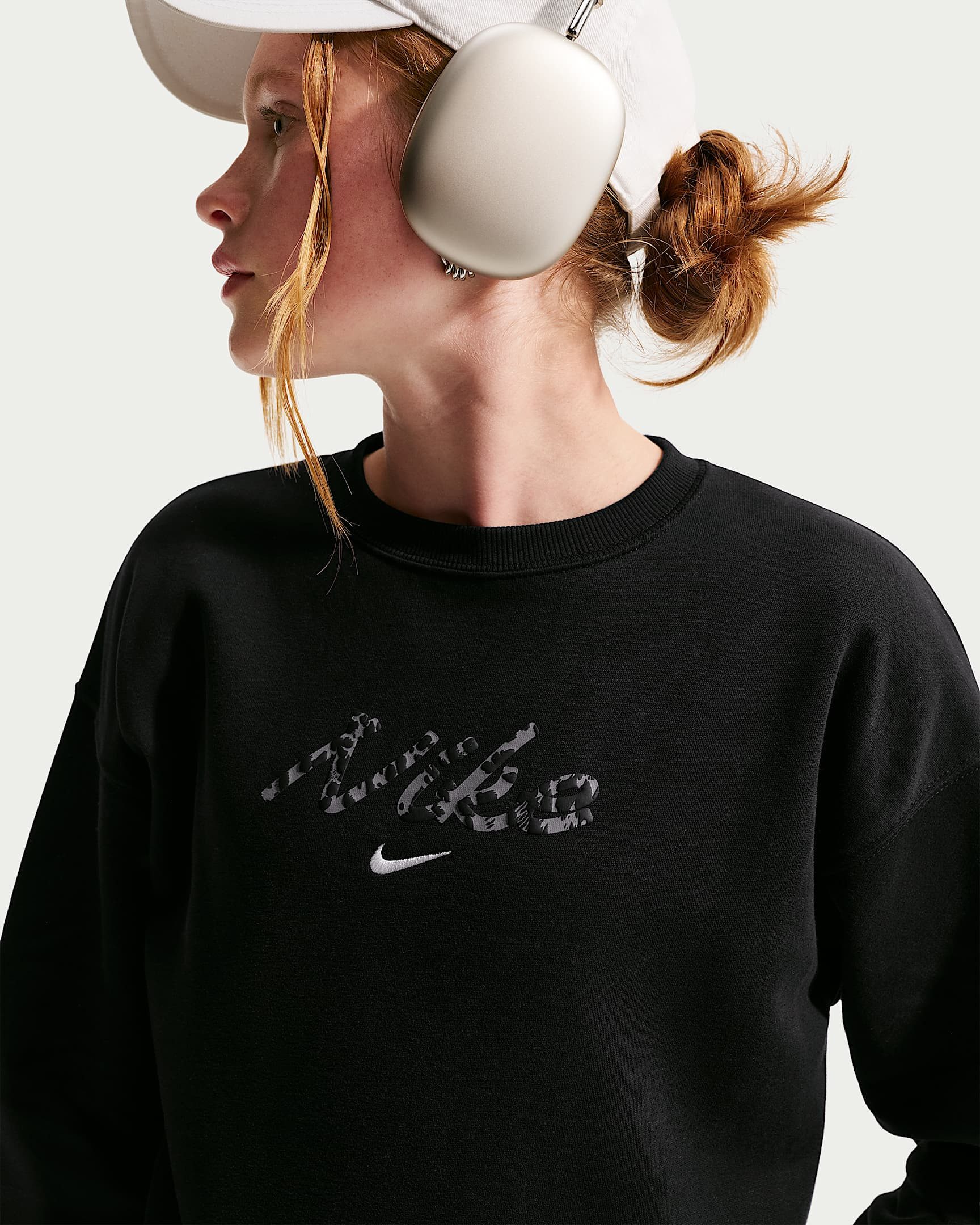 Nike Sportswear Sweatshirt G NSW STDIO FLC OVRSZD CRW AOP mit Rundhalsausschnitt, aus angerauter Sweatware