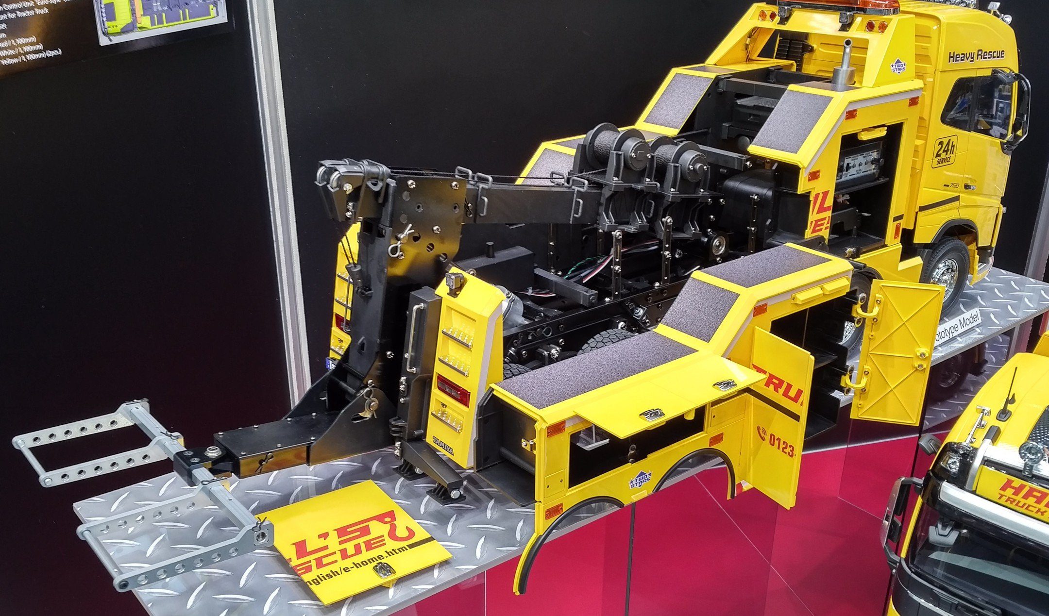 Tamiya RC-Truck RC Truck - LKW Volvo FH16 Abschlepper 8x4 Tamiya 1:14