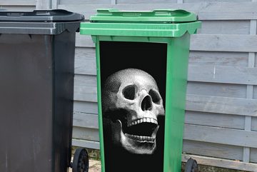 MuchoWow Wandsticker Eine schwarz-weiße Illustration eines natürlichen Schädels (1 St), Mülleimer-aufkleber, Mülltonne, Sticker, Container, Abfalbehälter