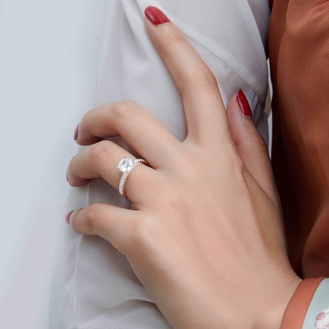 Lisandra Scott Silberring Funkelnder Damen Ring aus 925 Sterling Silber Solitärring mit Steinen, Solitär, der verzaubert – purer Glanz für echte Herzensmomente.