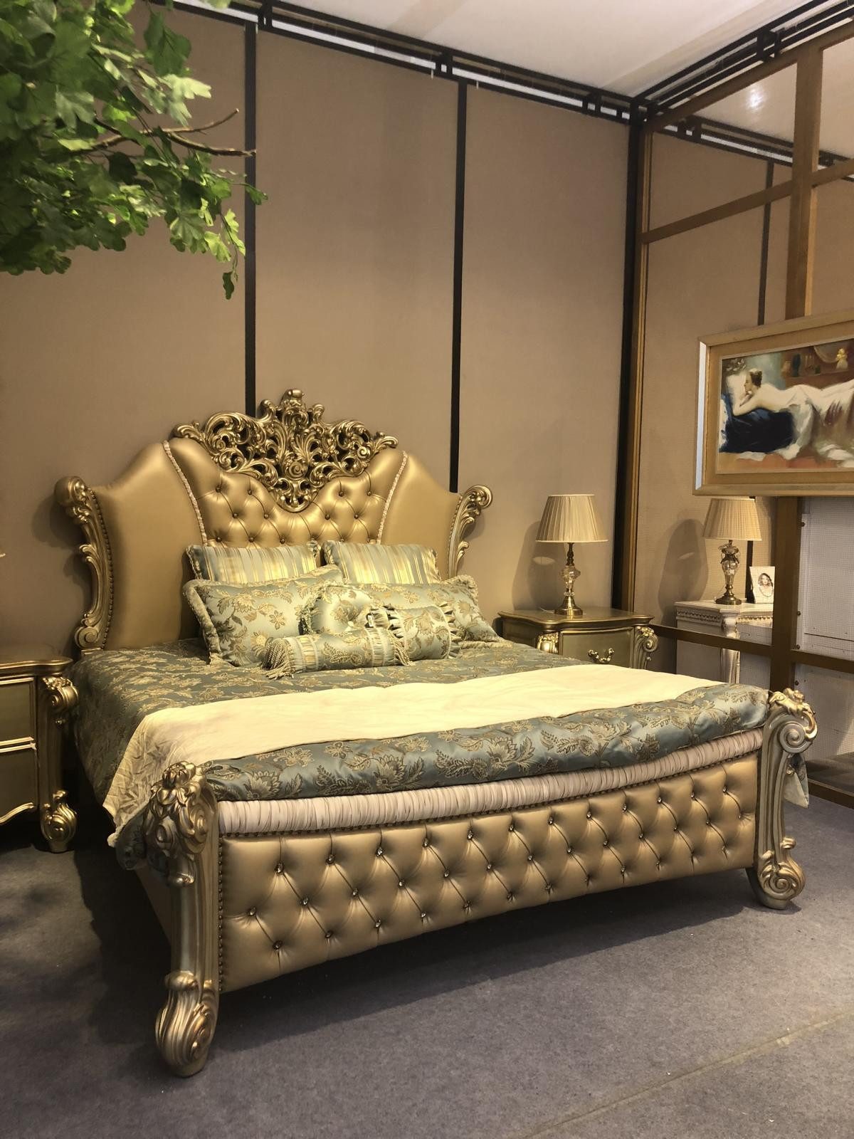 Xlmoebel Bett Barockbett in Gold mit Chesterfield-Design, Hergestellt in Europa