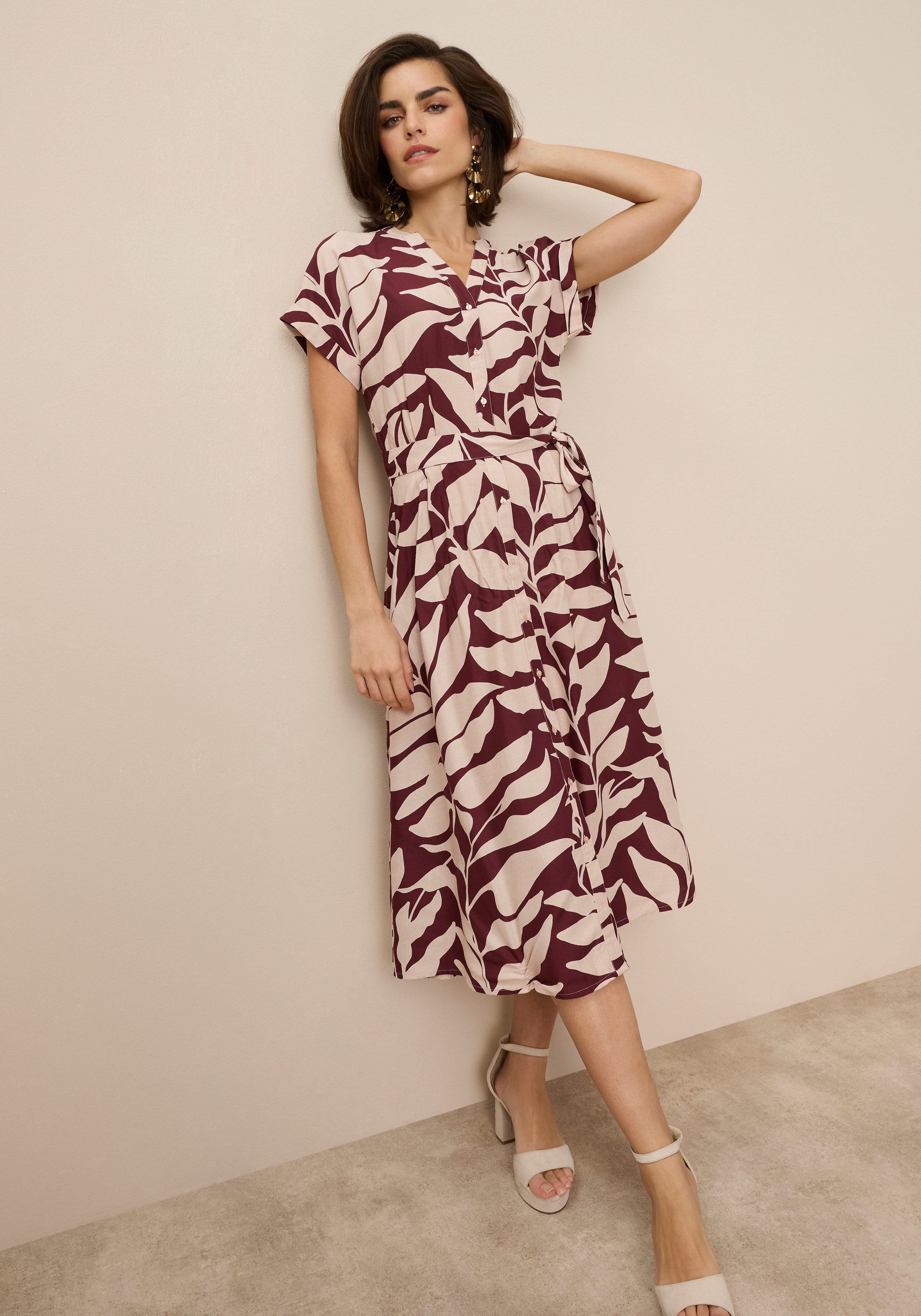 Tamaris Hemdblusenkleid (Set, 2-tlg., mit Bindegürtel) aus Viskose, für Frühling und Sommer, gemustert, Mitte-Wade-Länge