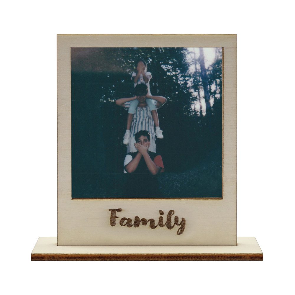 WANDStyle Bilderrahmen für Polaroid, aus Holz mit Gravur "Family", ideale Sofortbild-Rahmung
