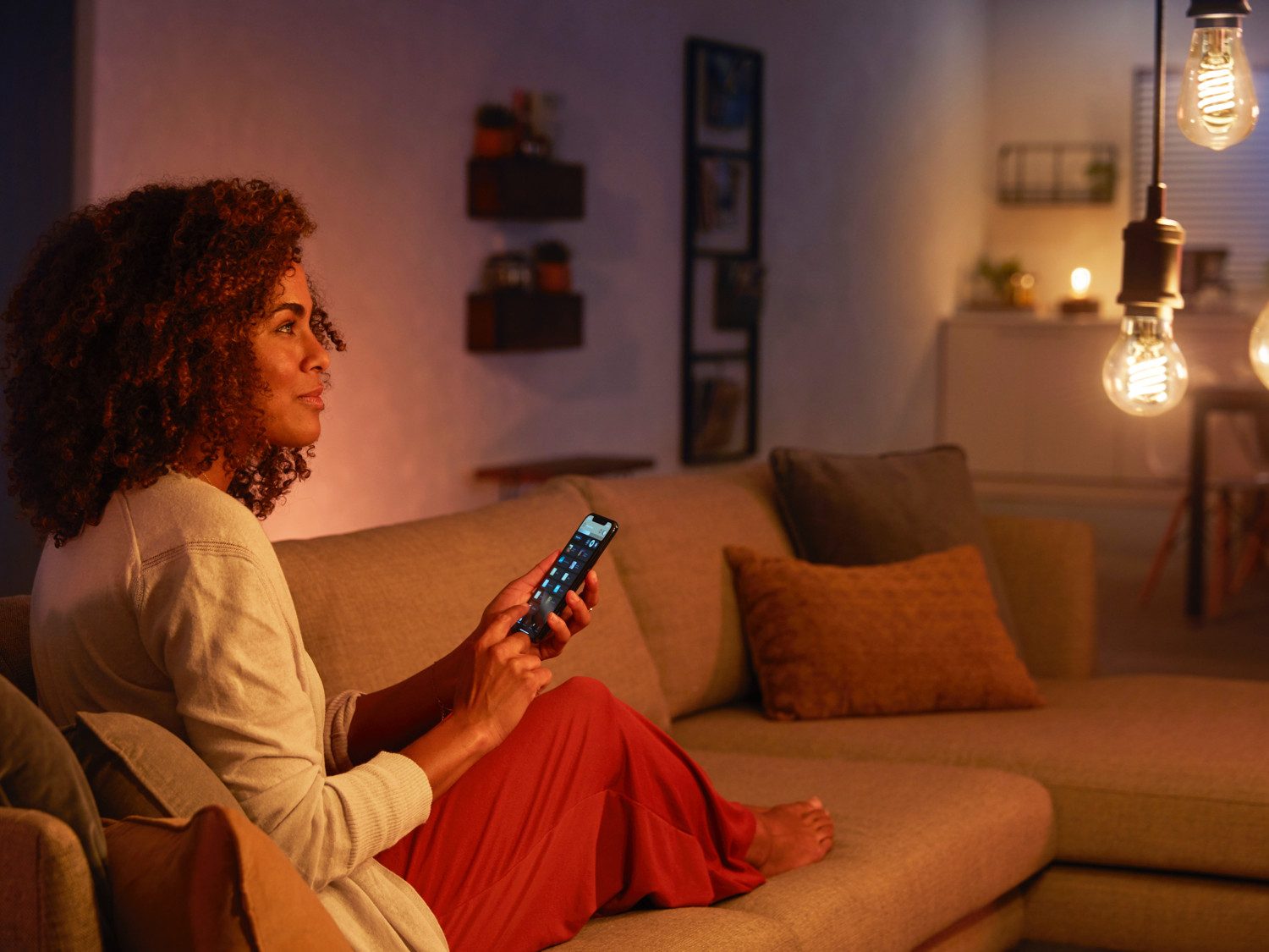 Philips Hue LED-Filament White Globe G93 550lm, E27, 1 St., Warmweiß – Bild 4 von 5