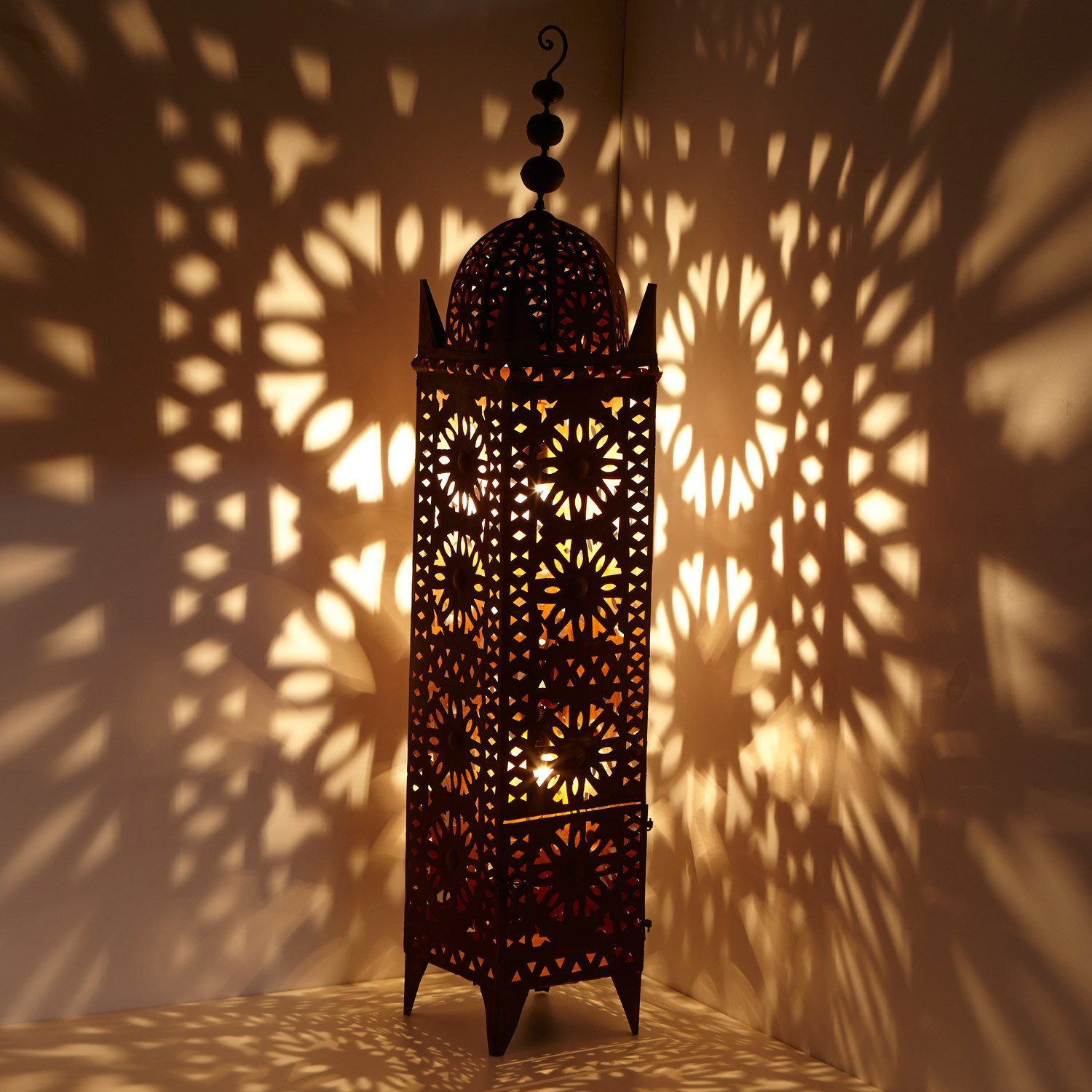 Casa Moro Laterne Orientalische Eisenlaterne Hilal H144 cm marokkanisches Windlicht (in edelrost-braun für Aaußen & Innen, hängend & stehend), Ramadan Laterne - Kunsthandwerk aus Marokko L1658