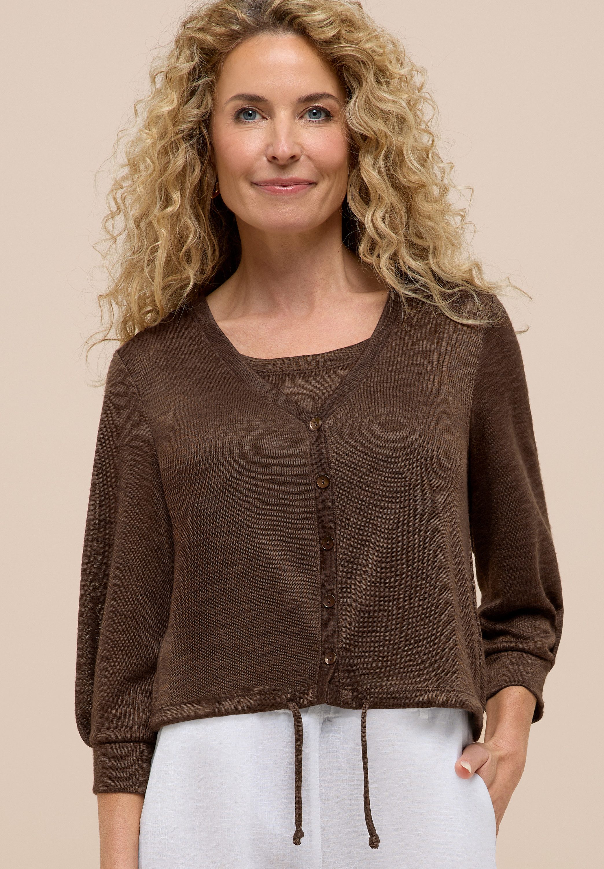 bianca Shirtjacke NIKA in modernem Feinstrick in Trendfarbe