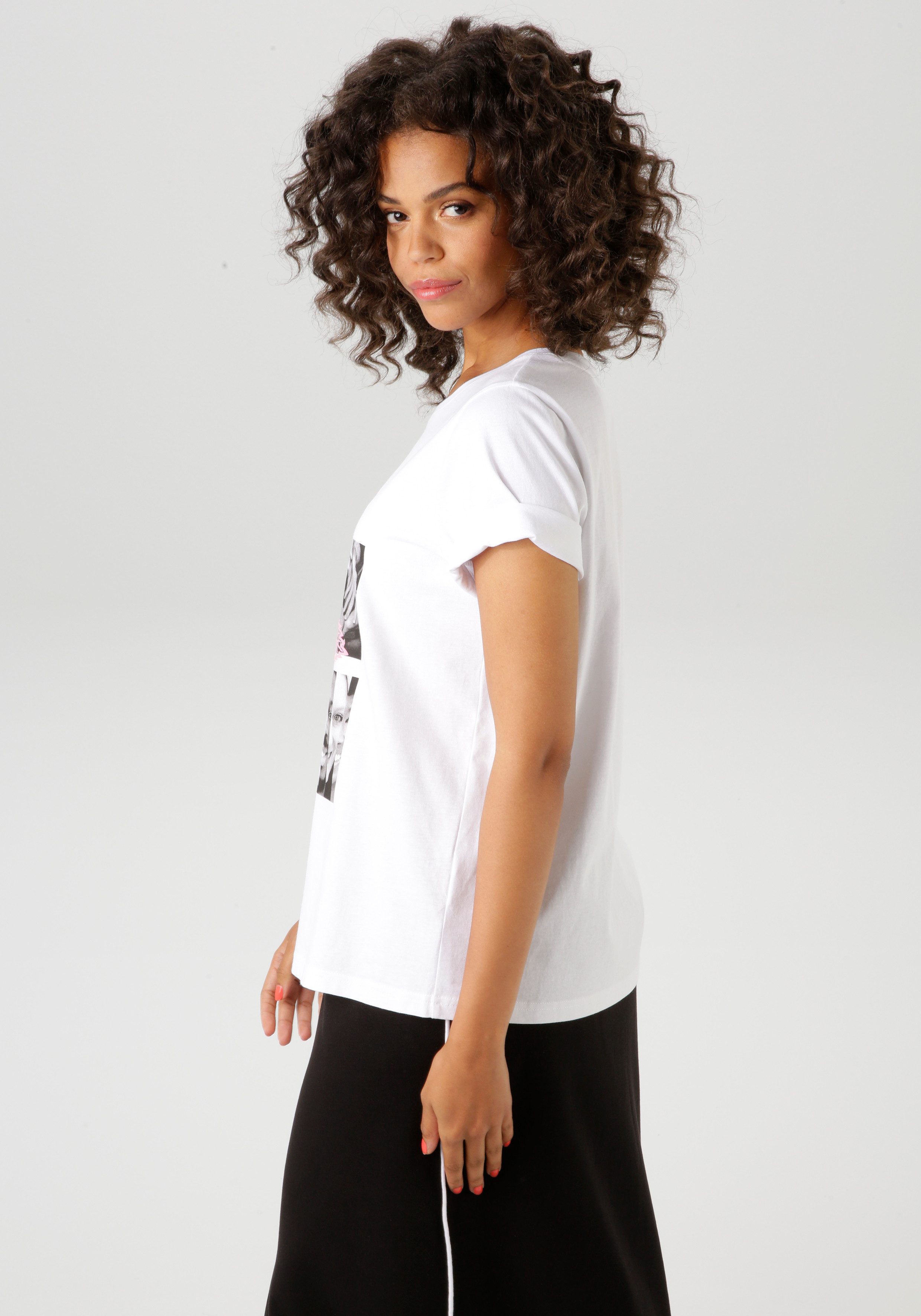 Aniston CASUAL T-Shirt mit Rose verzierter günstig online kaufen