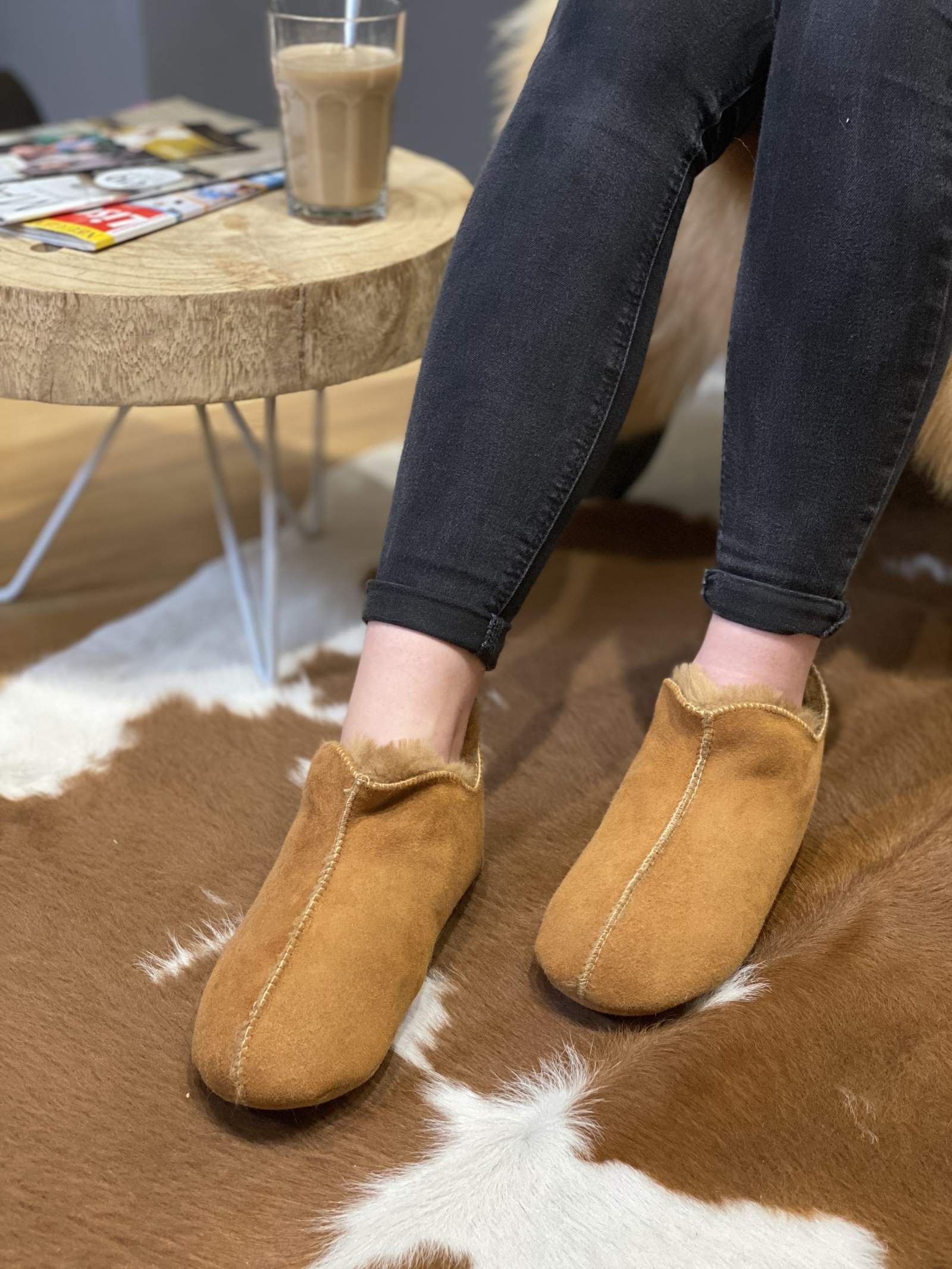 Hollert Bali Fellschuhe Echtleder Bettschuhe Merino Schaffell Hüttenschuhe