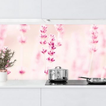 Bilderdepot24 Küchenrückwand rosa dekor Gräser Blumen Romantik Landhaus Zartrosaner Lavendel, (1-tlg., Nischenrückwand - für Fliesenspiegel ohne Bohren - matt), Spritzschutz Rückwand Küche Herd - Folie selbstklebend versch. Größen