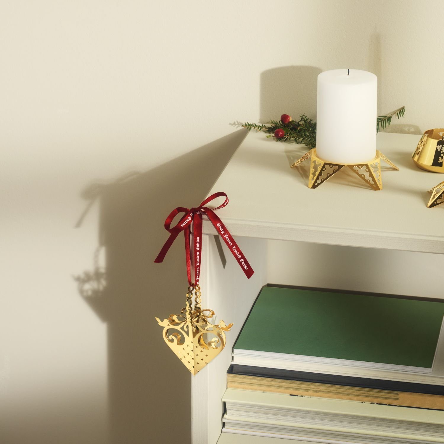 Georg Jensen Christbaumschmuck 1992/2022 Mobile Rotkehlchennest Goldauflage (1-tlg)