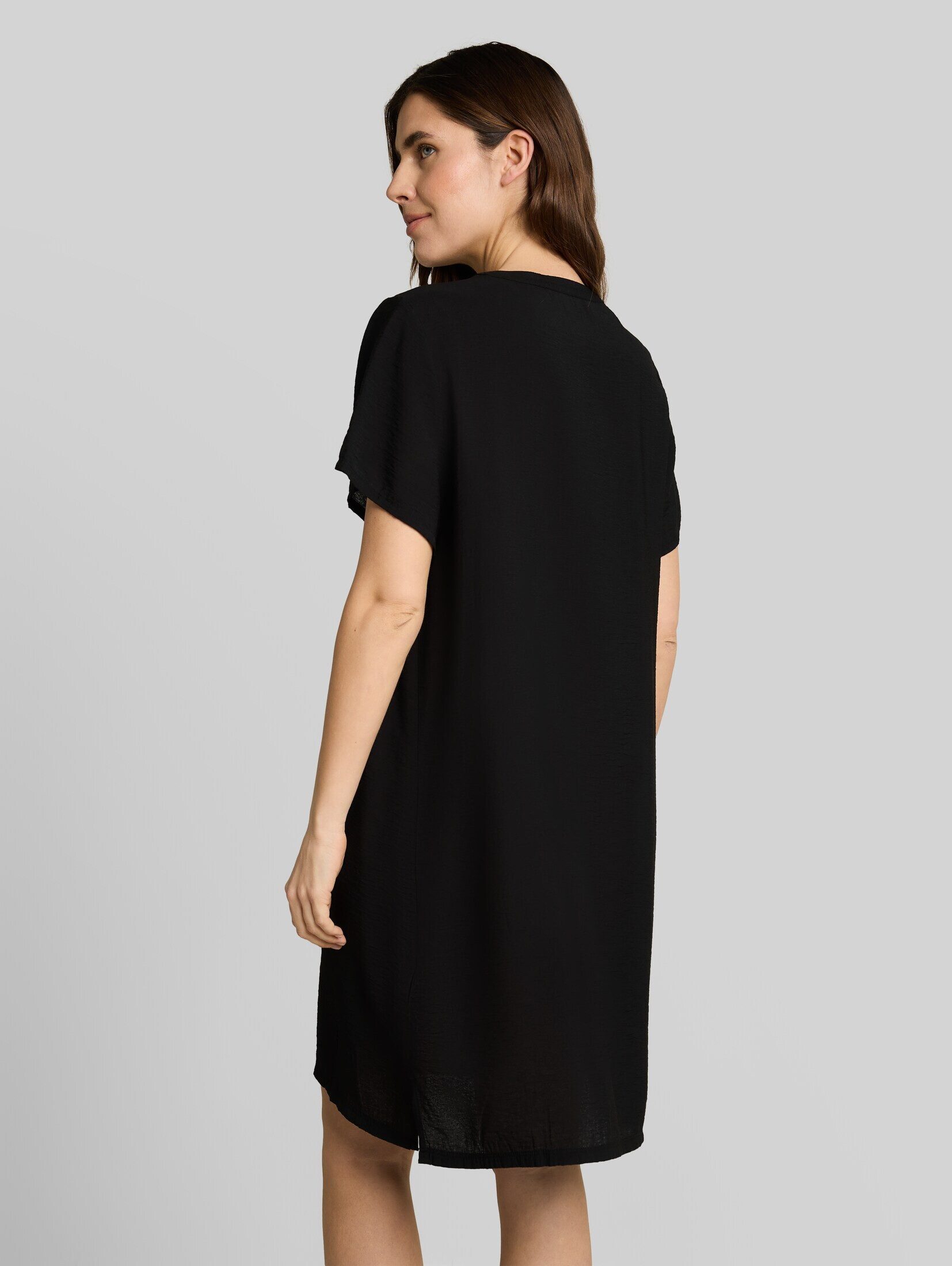 TOM TAILOR Midikleid Kleider & Jumpsuits Kleid mit V-Ausschnitt