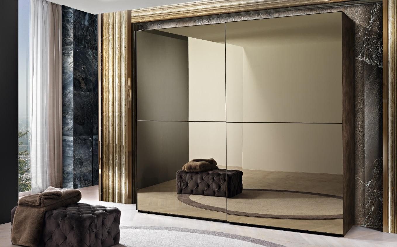 JVmoebel Kleiderschrank Klassischer Holzschrank in Gold-Optik mit elegantem Design (1-St., Kleiderschrank) Made in Italy