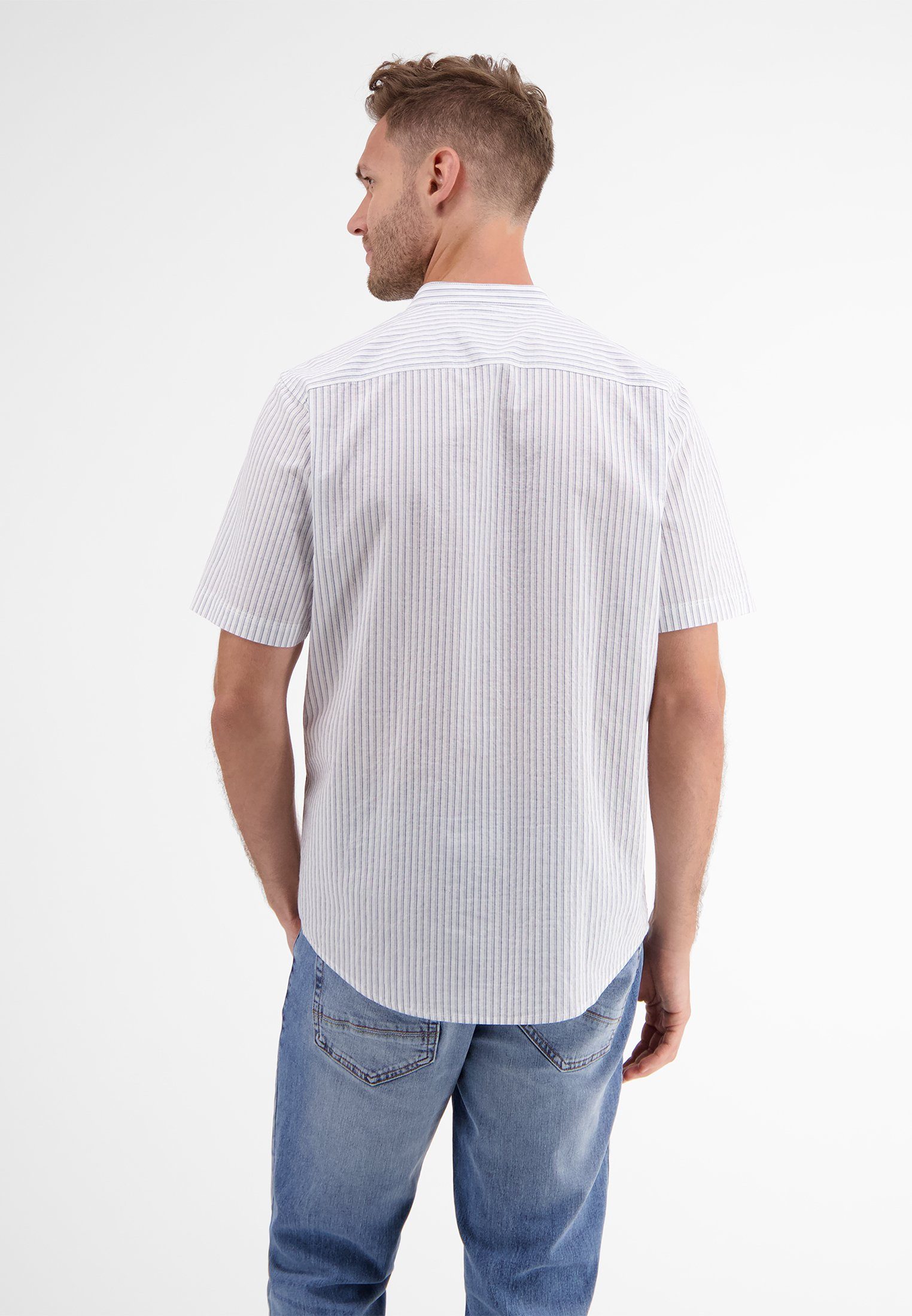 LERROS Kurzarmhemd LERROS Gestreiftes Seersucker-Kurzarmhemd, Streifen auf  Seersuckerqualität | Hemden