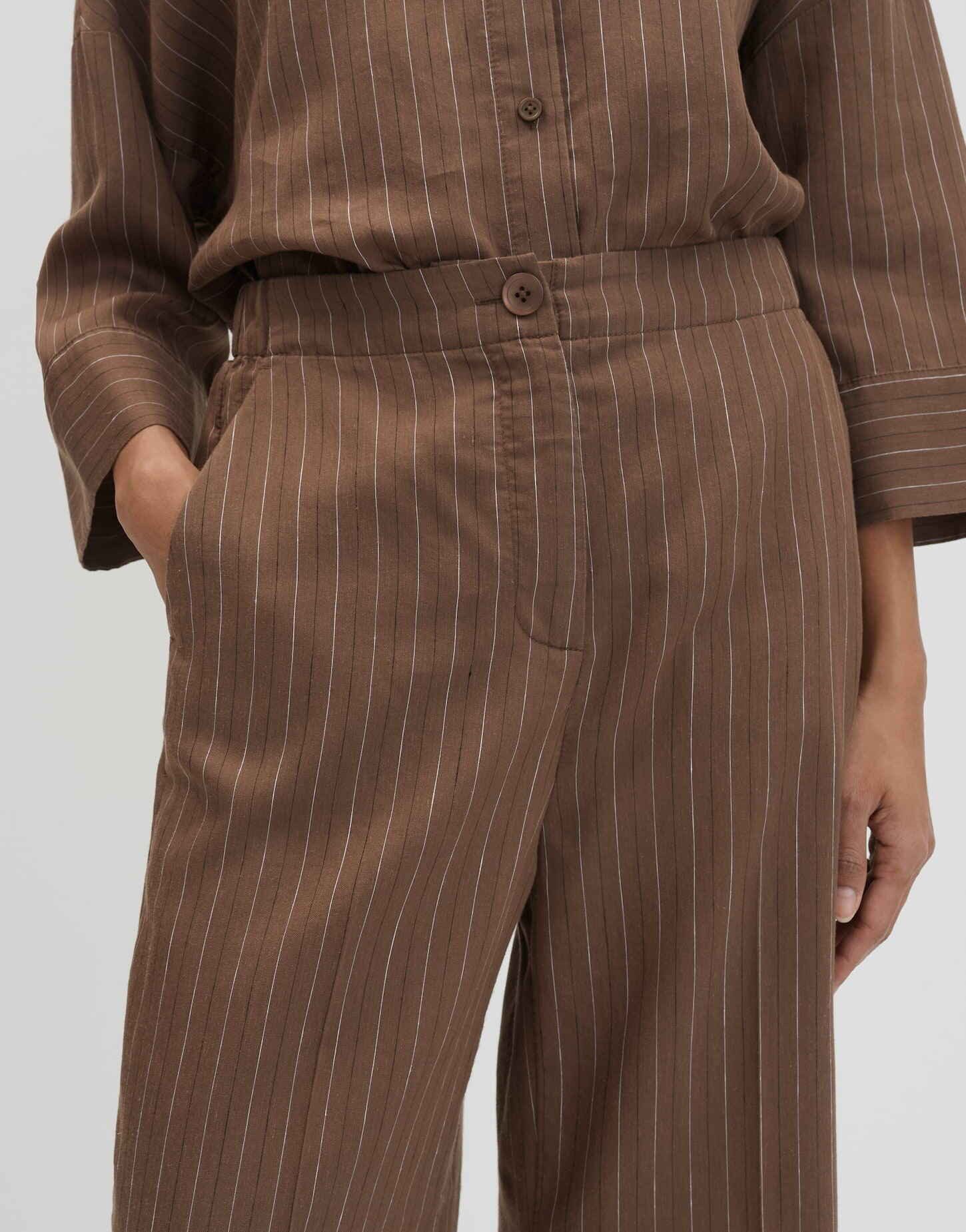 someday Culotte Celino cropped stripe mit Nadelstreifen Leicht strukturierter Look mit feinen Streifen und Bügelfalten – Bild 4 von 5