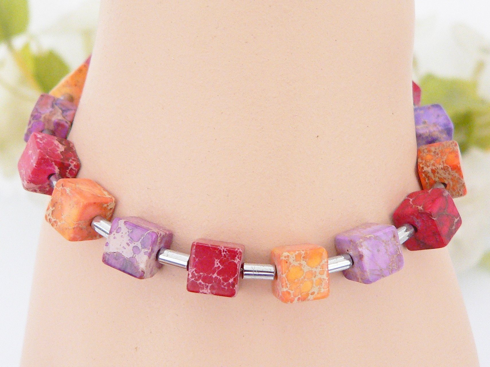 traumschmuck Perlenarmband 213n-a Armband Würfel Edelstein Jaspis orange, rot, lila, (Geschenk, Muttertag, Weihnachten, Geburtstag, Valentinstag, inkl. Schmuckbox), handgefertigt