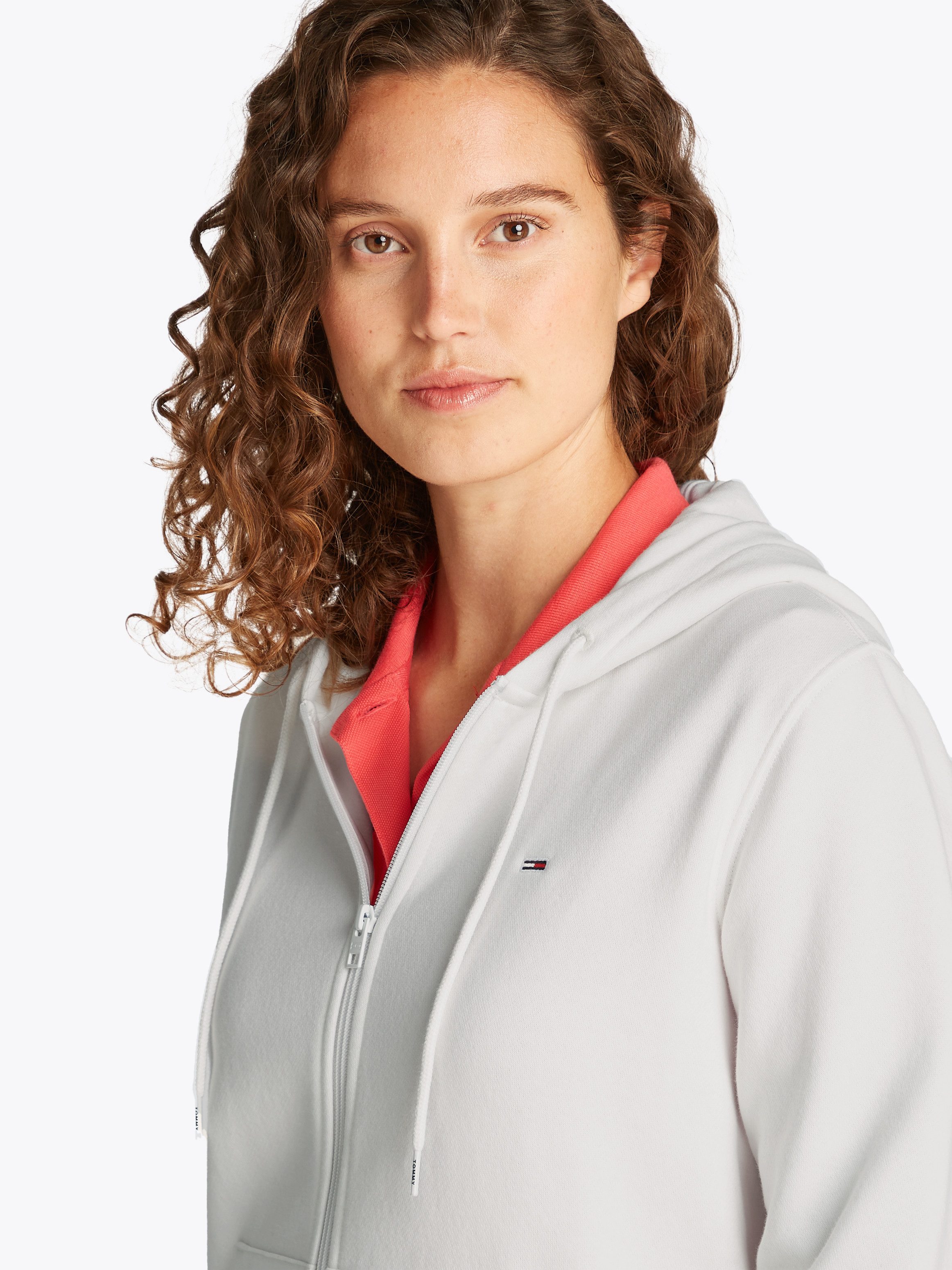 Tommy Jeans Sweatjacke TJW REG S FLAG ZIP THRU mit Logostickerei