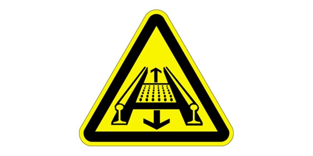 Thumbnail - König Werbeanlagen Hinweisschild Warnung vor Gefahren durch eine Förderanlage am Gleis, DIN 4844-2